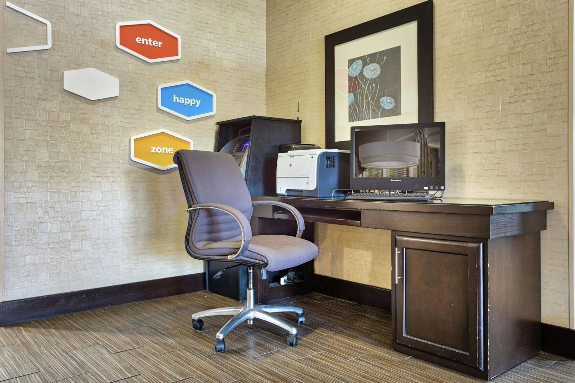 Hampton Inn Norfolk-Naval Base photo 41