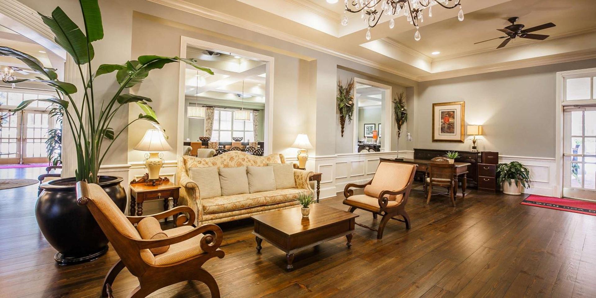 Hampton Inn & Suites Savannah Historic District photo 11