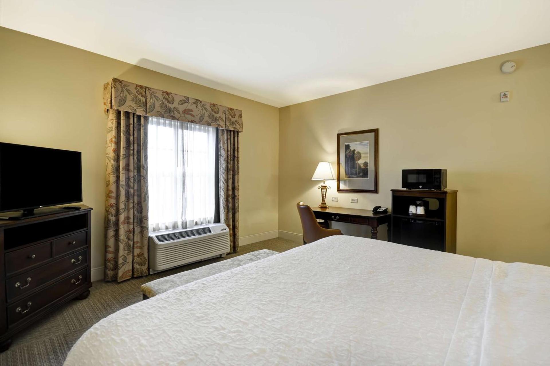 Hampton Inn & Suites Savannah Historic District photo 32