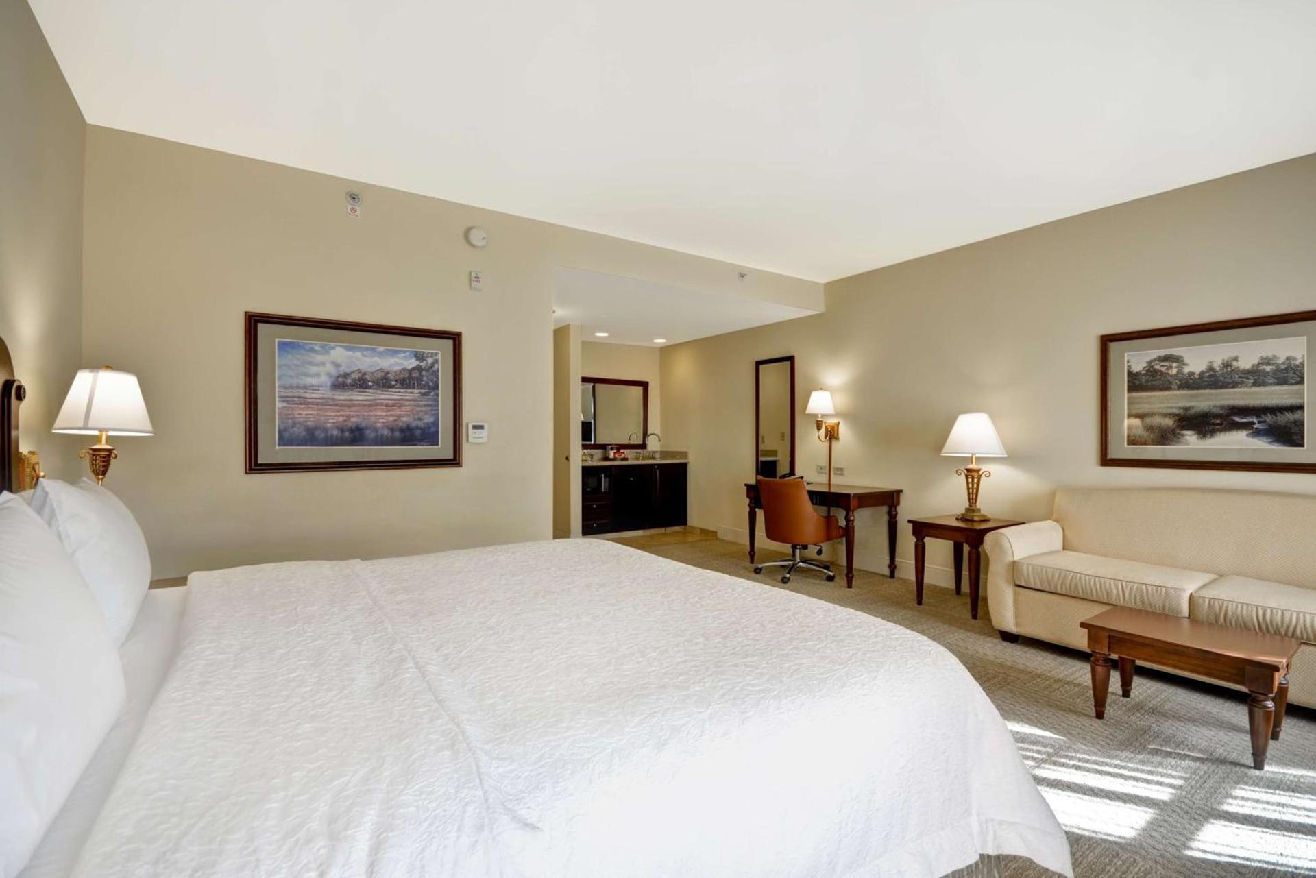 Hampton Inn & Suites Savannah Historic District photo 33