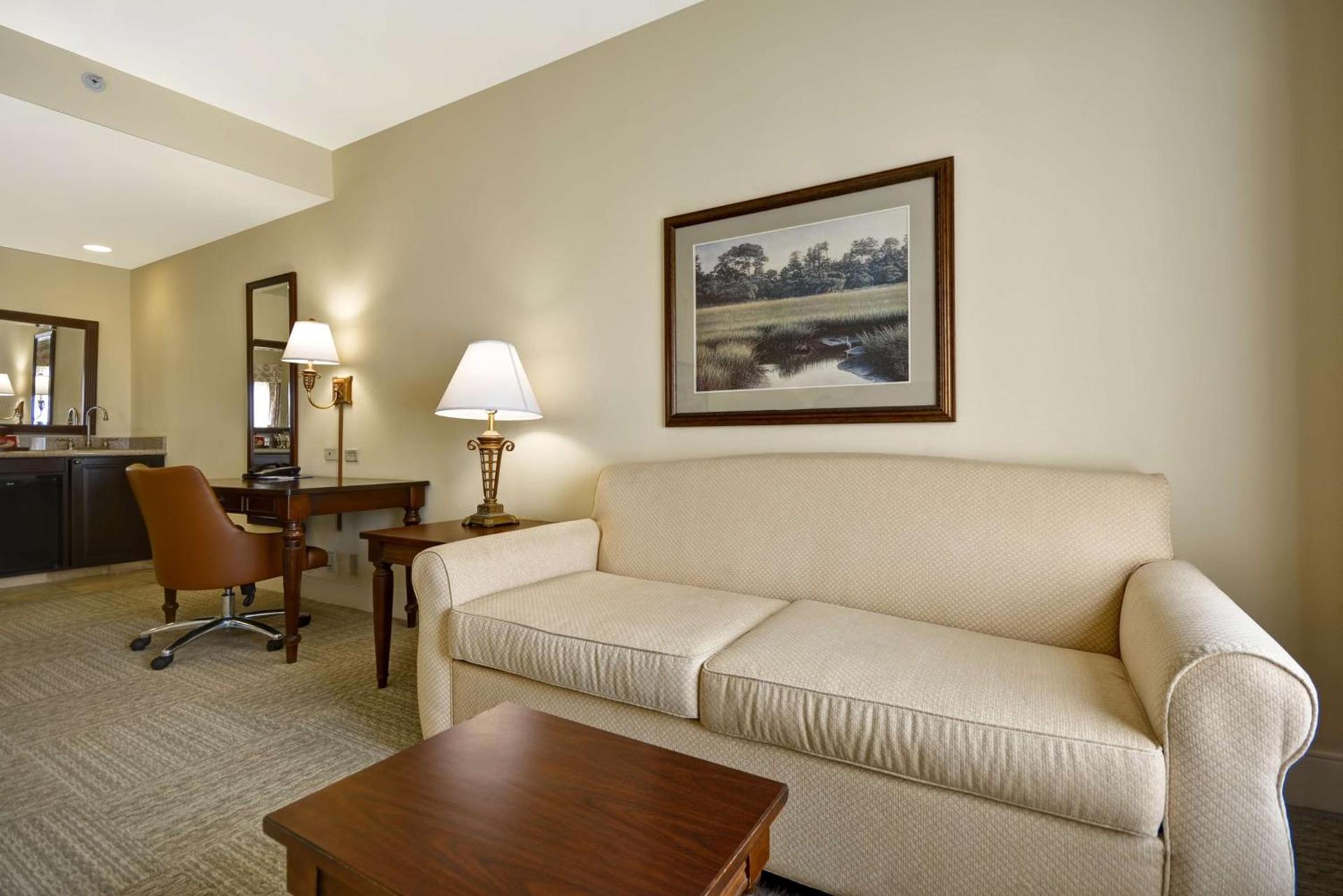Hampton Inn & Suites Savannah Historic District photo 47
