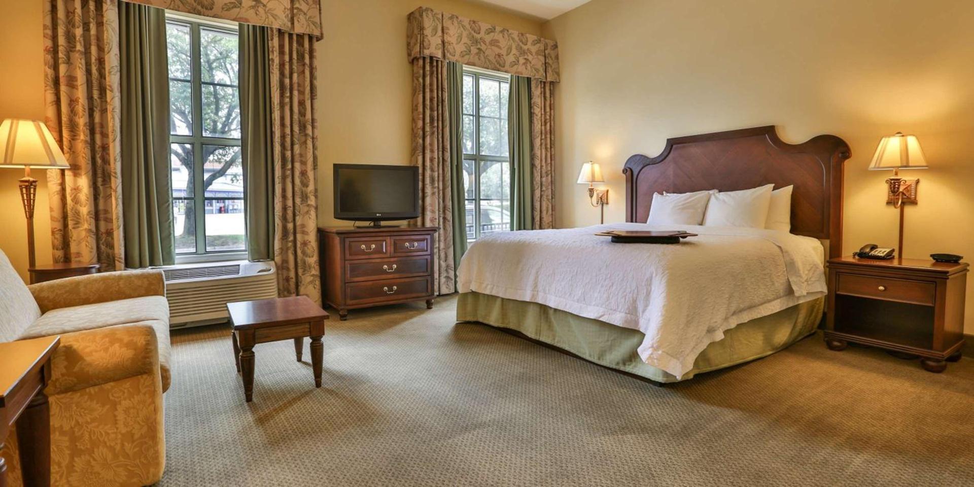 Hampton Inn & Suites Savannah Historic District photo 54