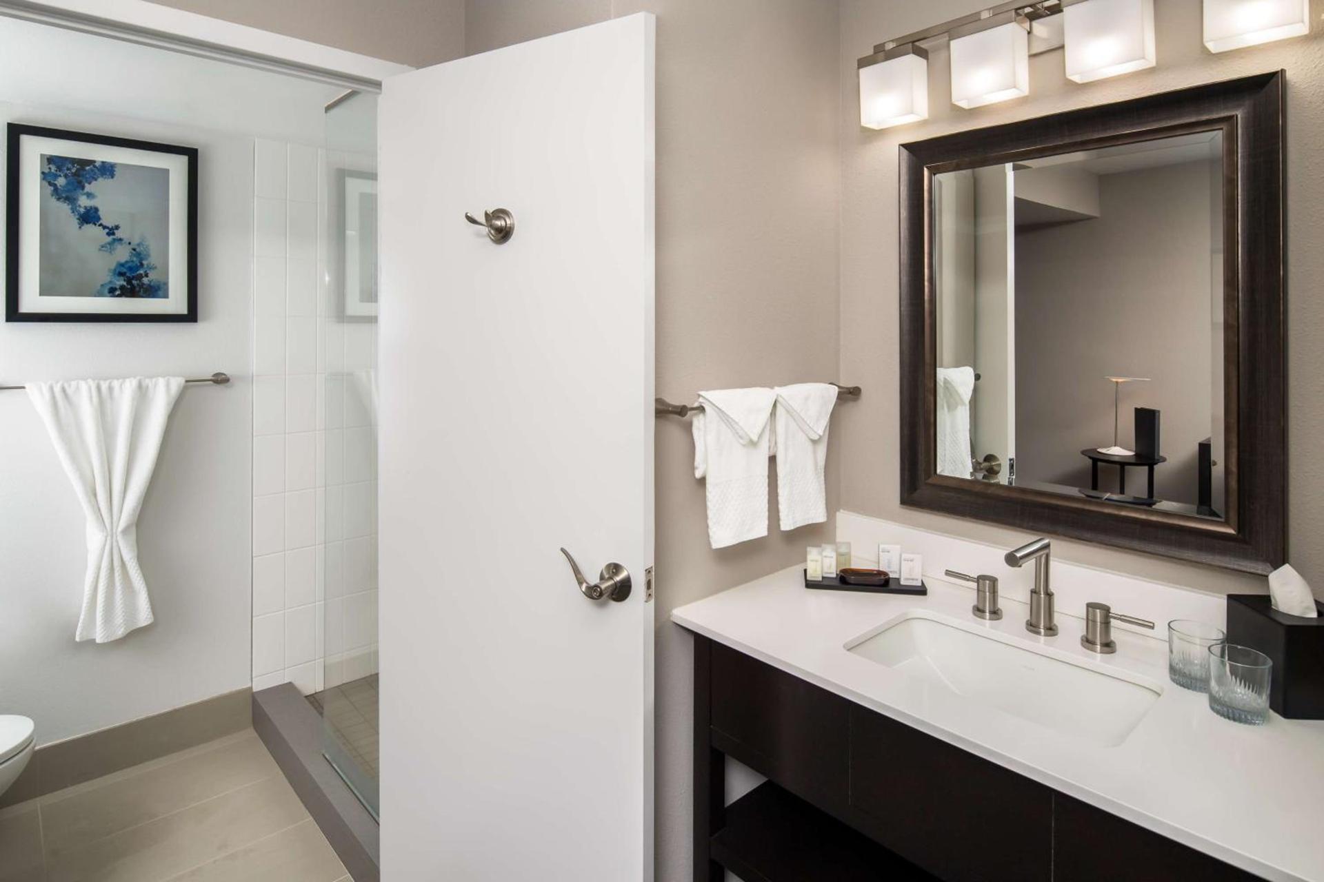 Embassy Suites By Hilton Seattle - Tacoma International Airport photo 16