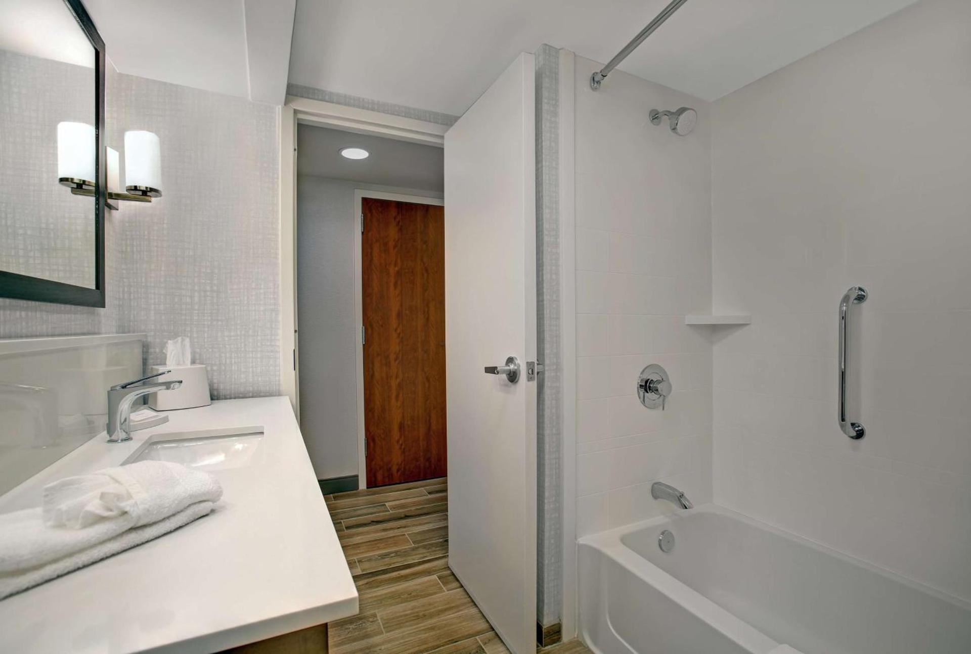 Hampton Inn Salisbury photo 20