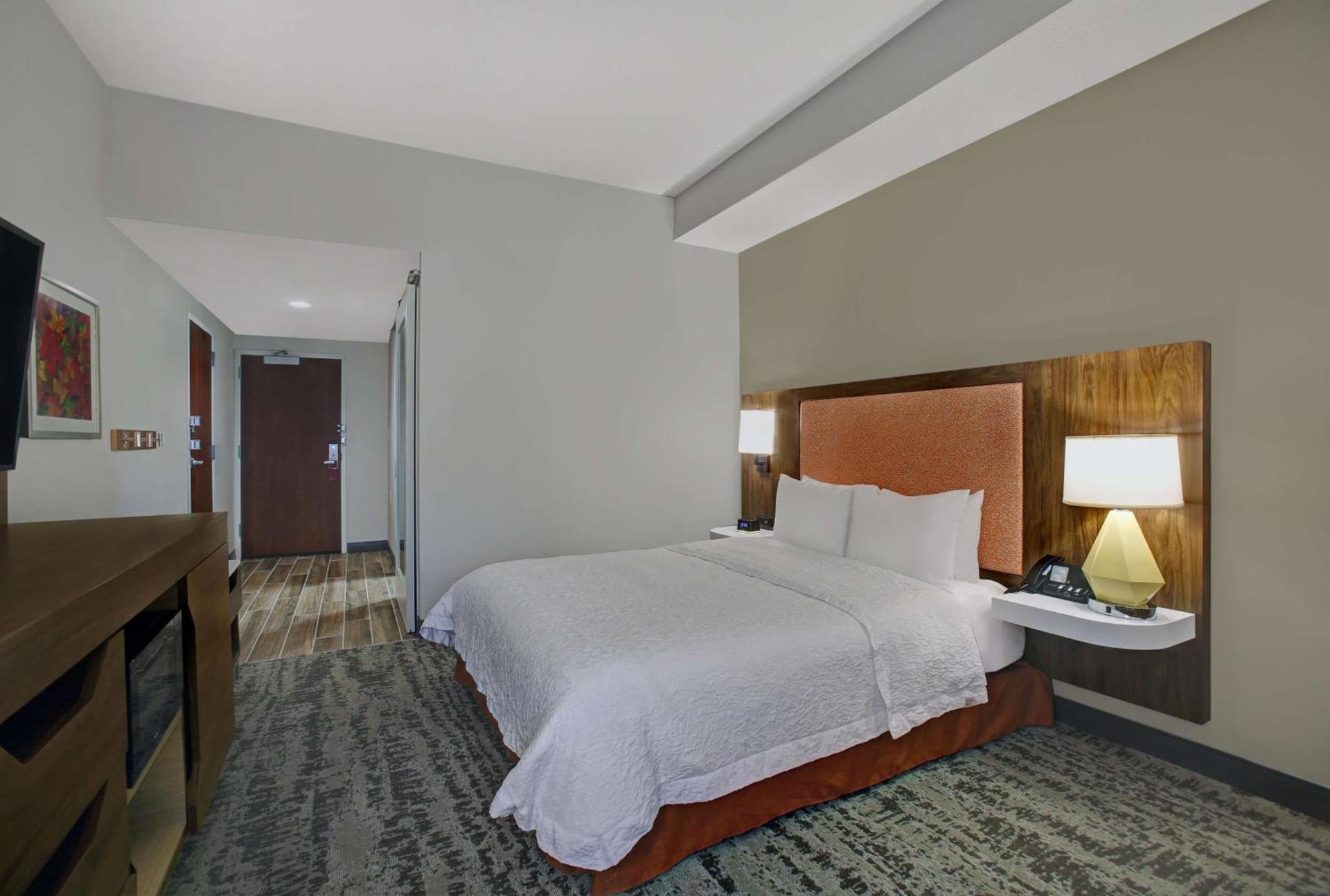 Hampton Inn Salisbury photo 21