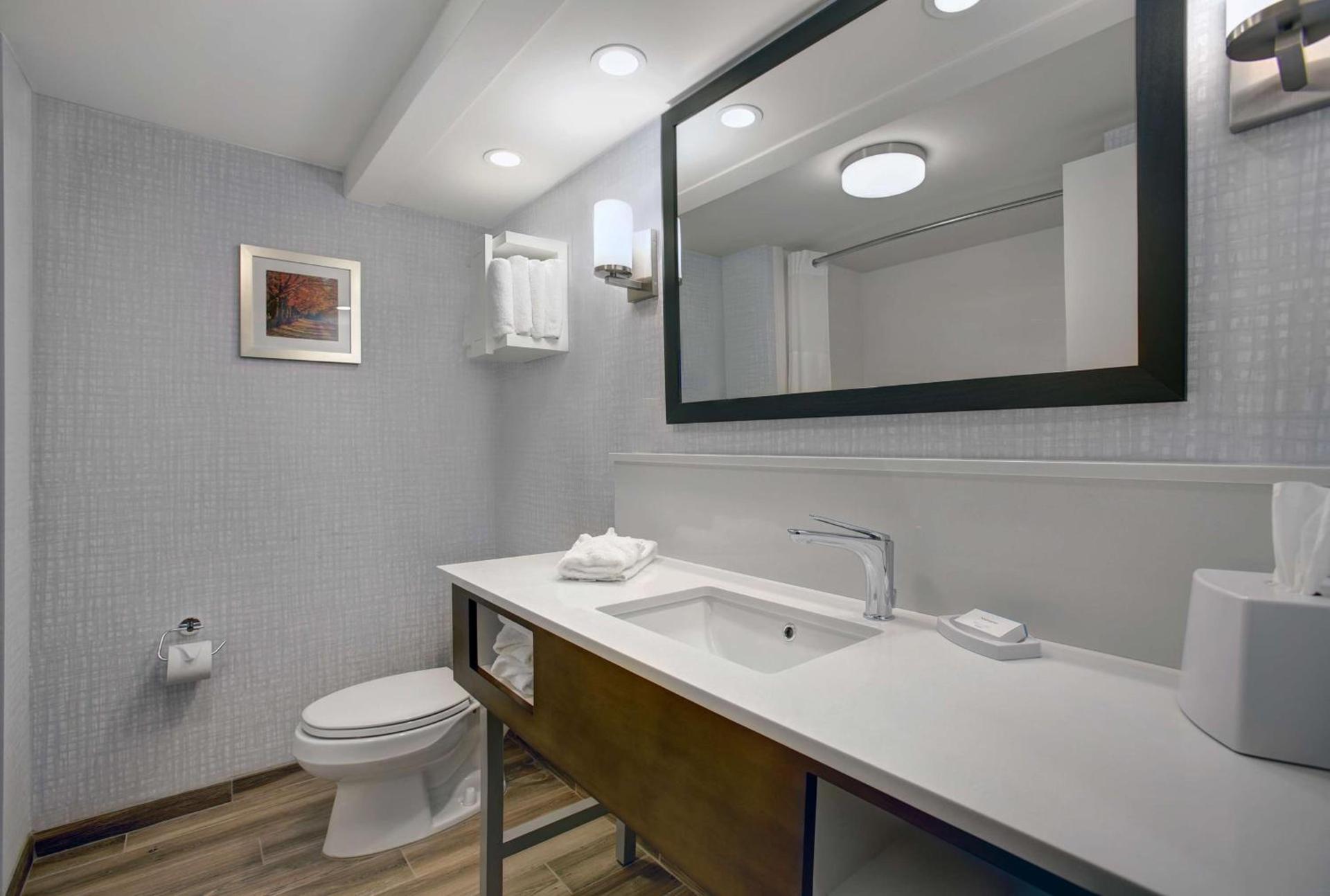 Hampton Inn Salisbury photo 26