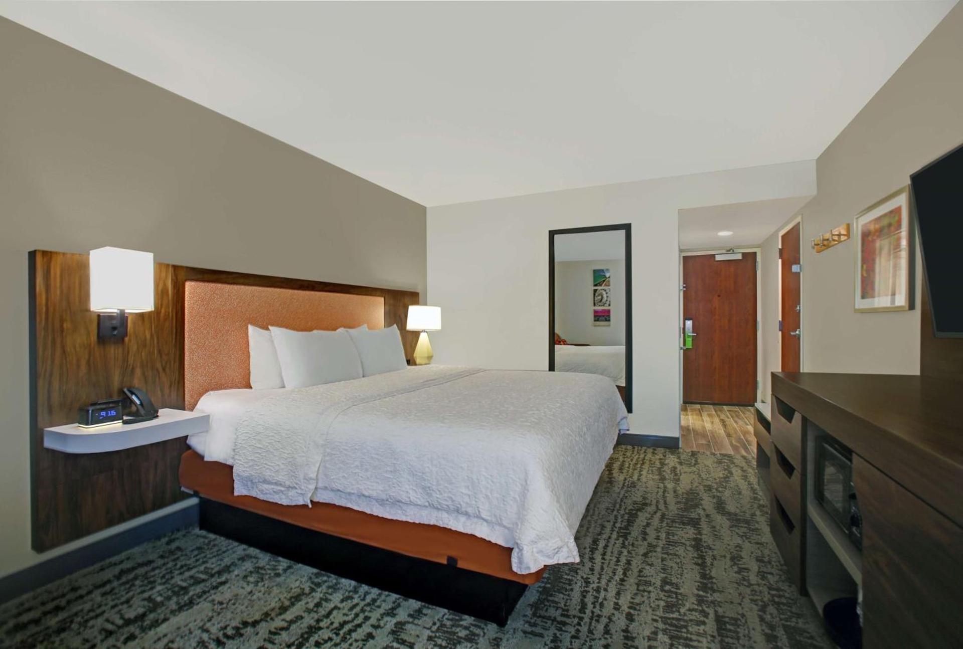 Hampton Inn Salisbury photo 37
