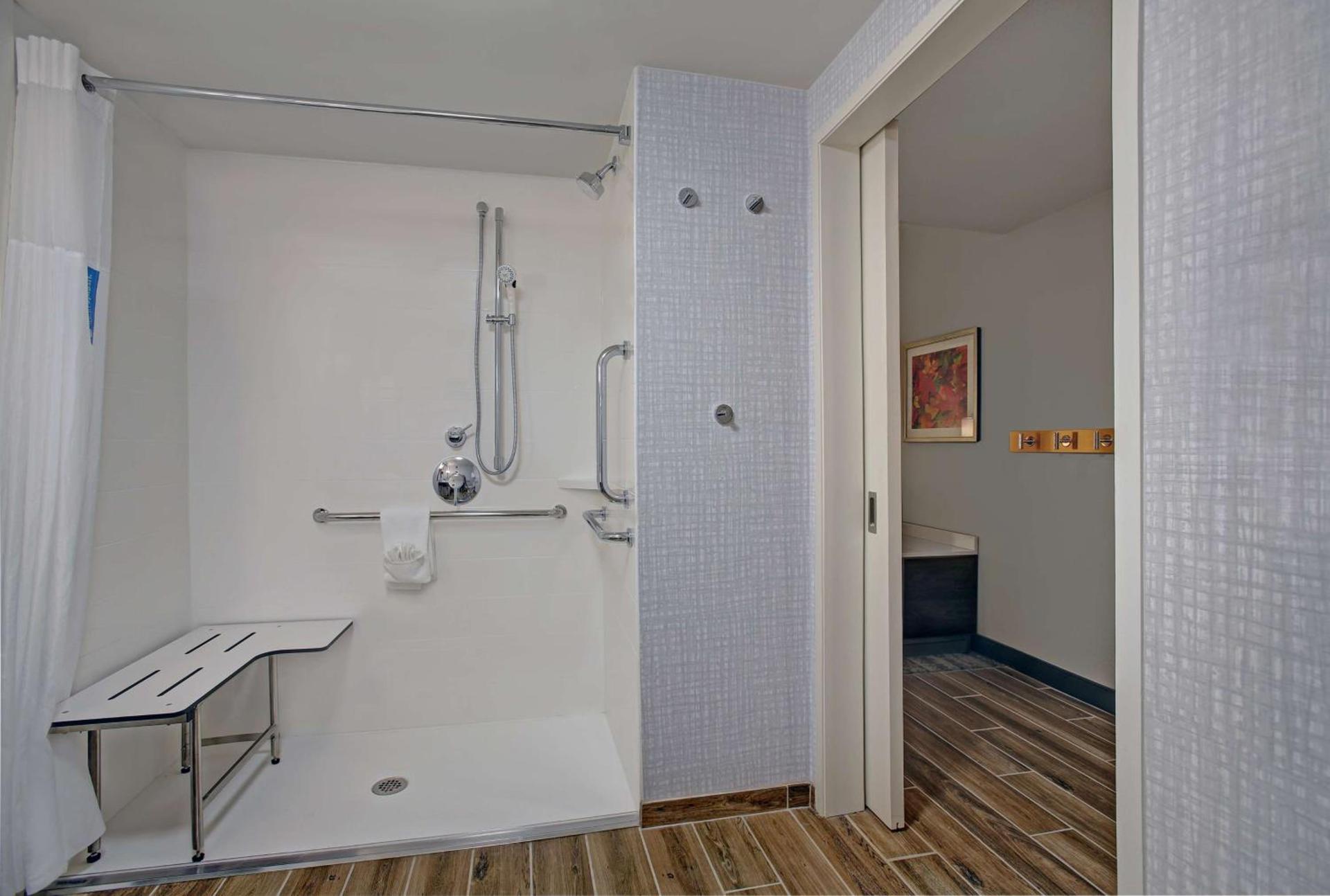 Hampton Inn Salisbury photo 38
