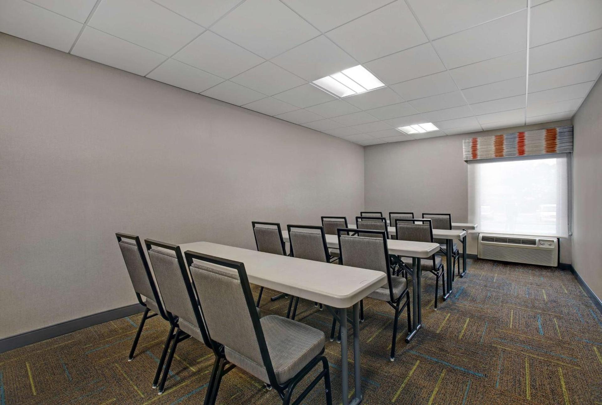 Hampton Inn Salisbury photo 40