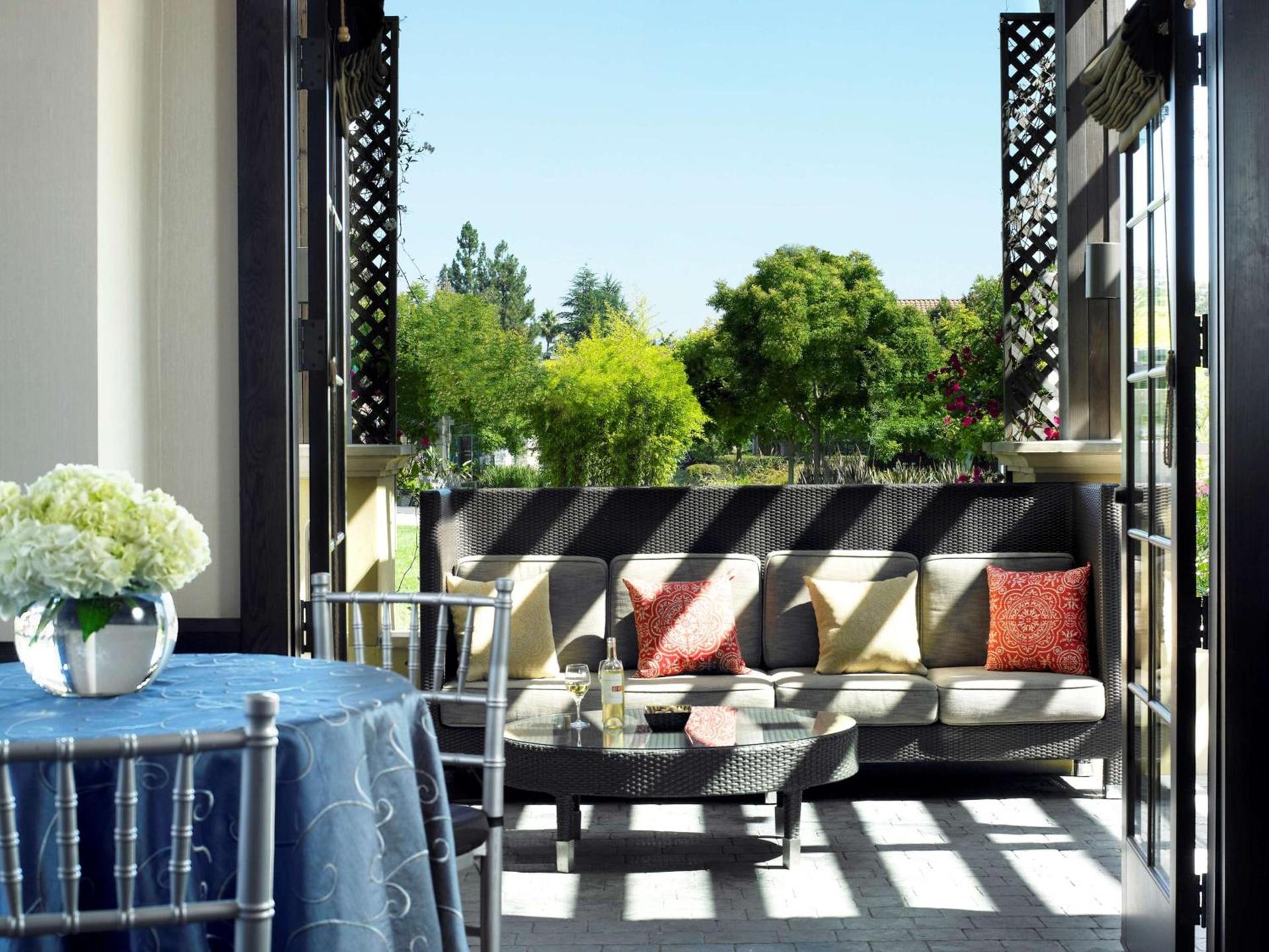 Juniper Hotel Cupertino, Curio Collection by Hilton photo 2