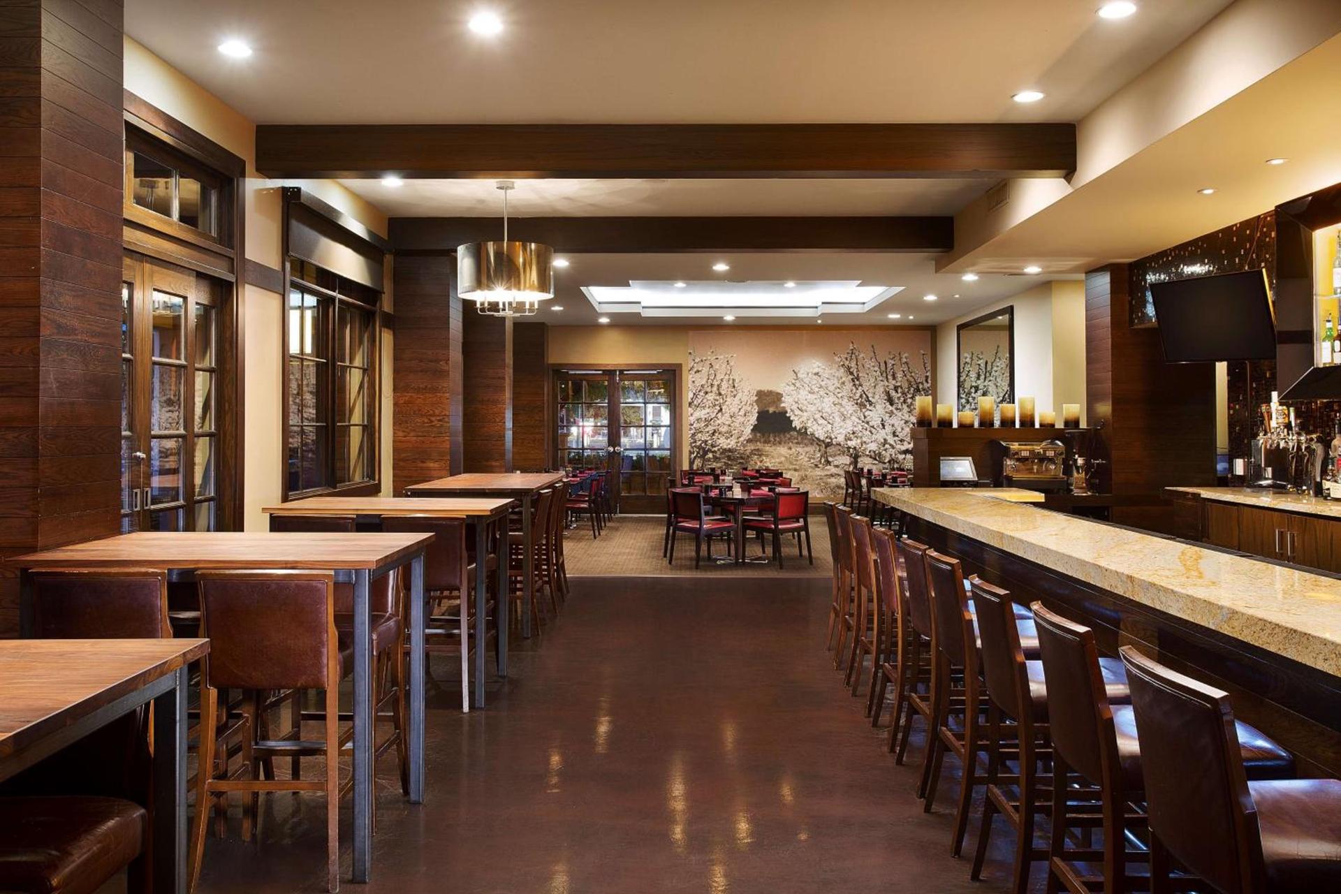 Juniper Hotel Cupertino, Curio Collection by Hilton photo 8