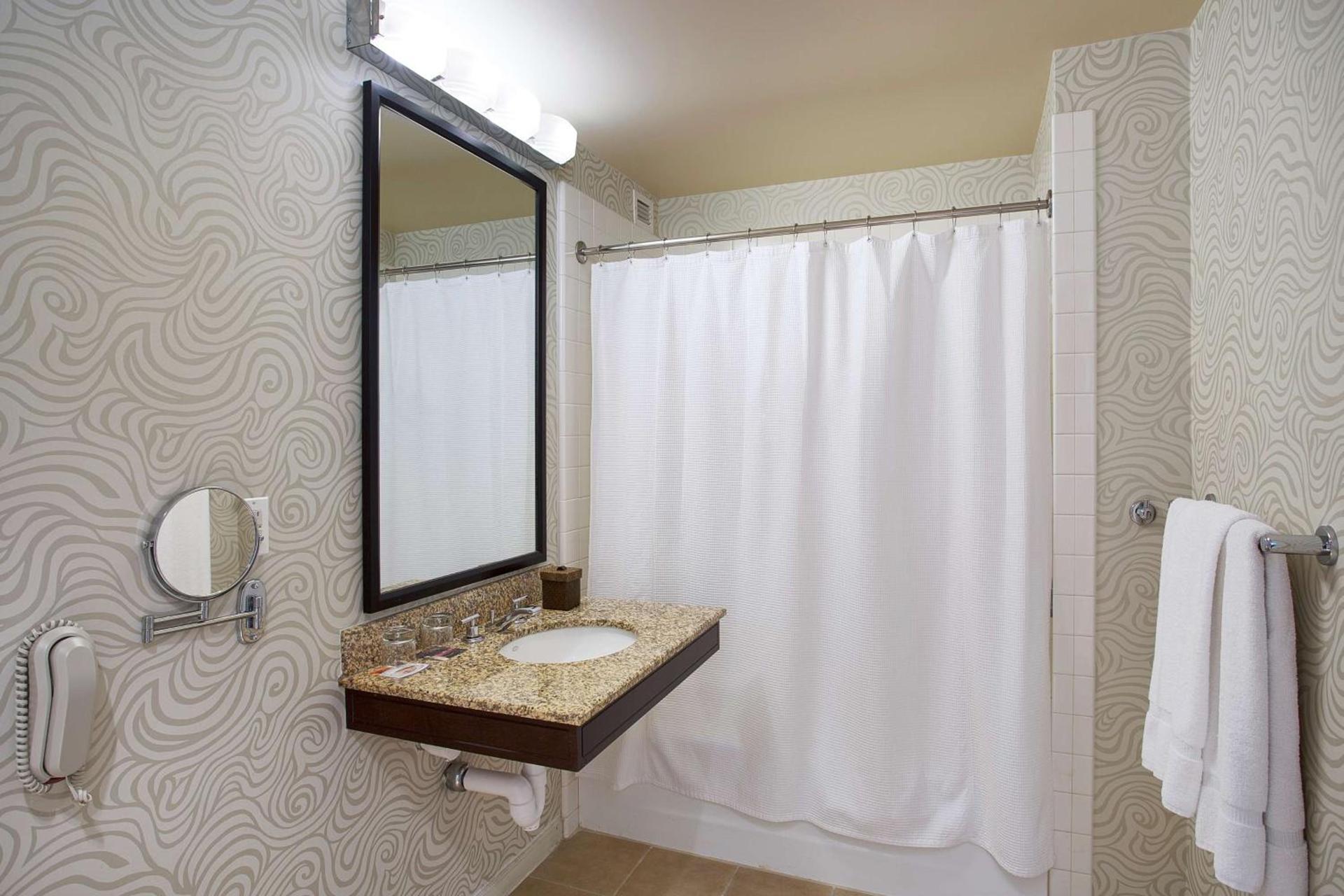 Juniper Hotel Cupertino, Curio Collection by Hilton photo 16
