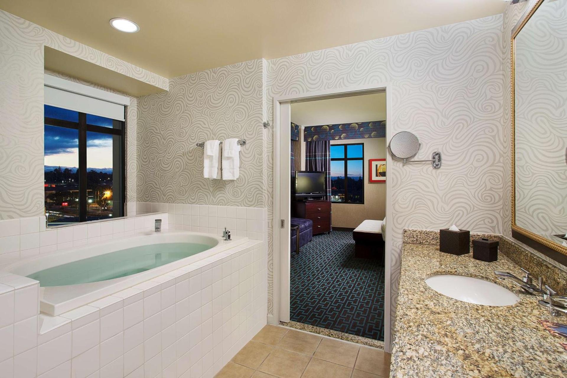 Juniper Hotel Cupertino, Curio Collection by Hilton photo 17