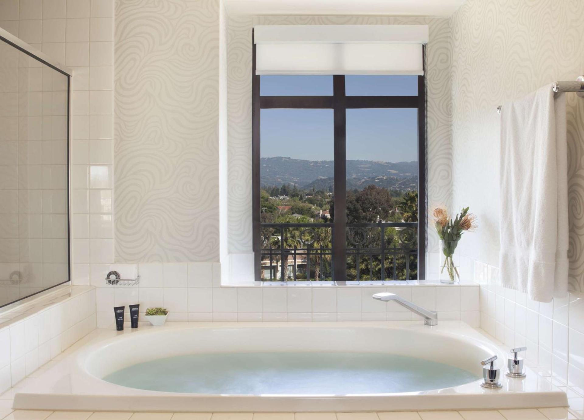 Juniper Hotel Cupertino, Curio Collection by Hilton photo 18