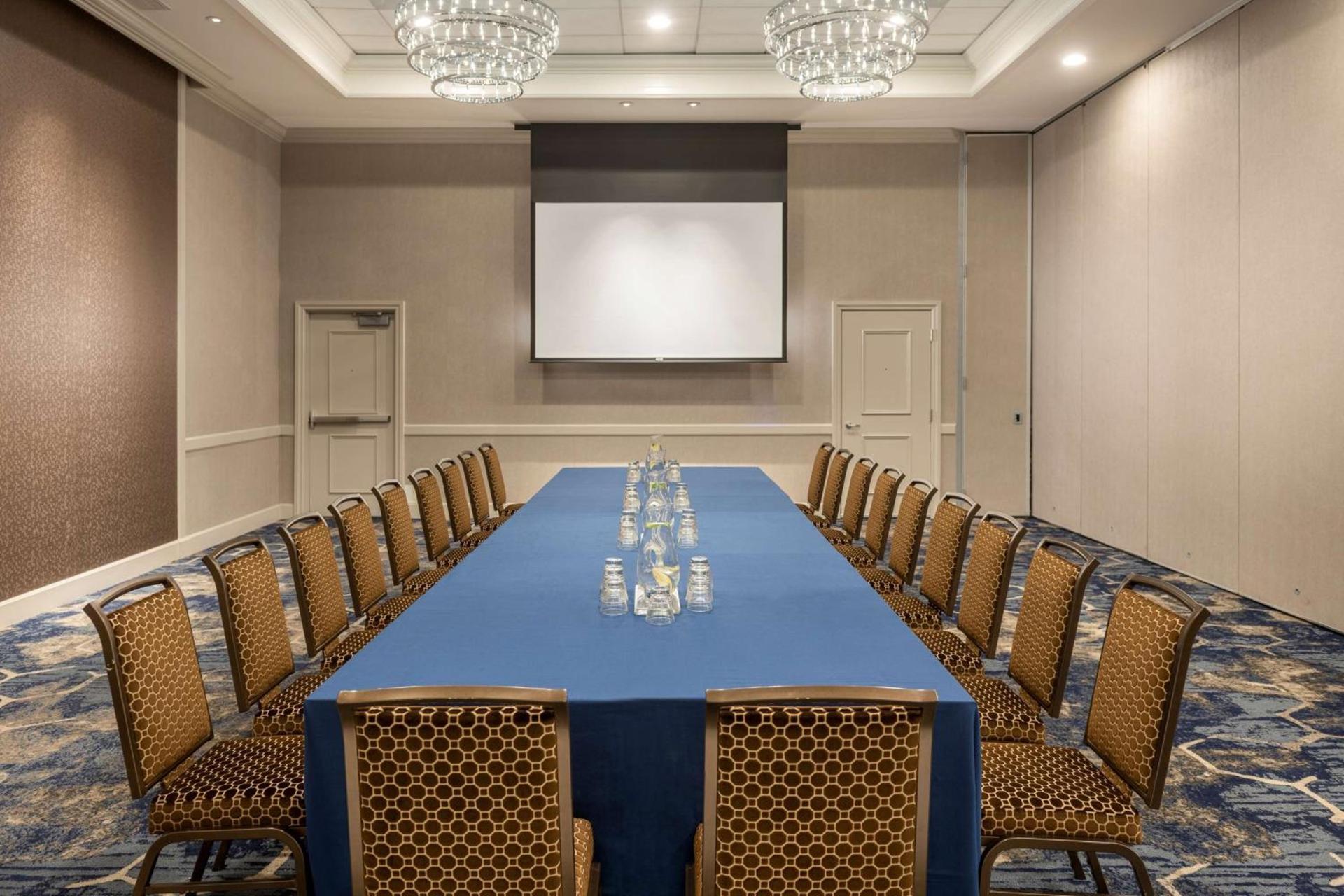 Juniper Hotel Cupertino, Curio Collection by Hilton photo 31