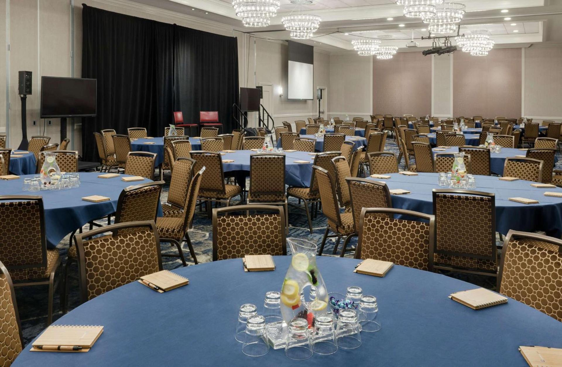 Juniper Hotel Cupertino, Curio Collection by Hilton photo 34