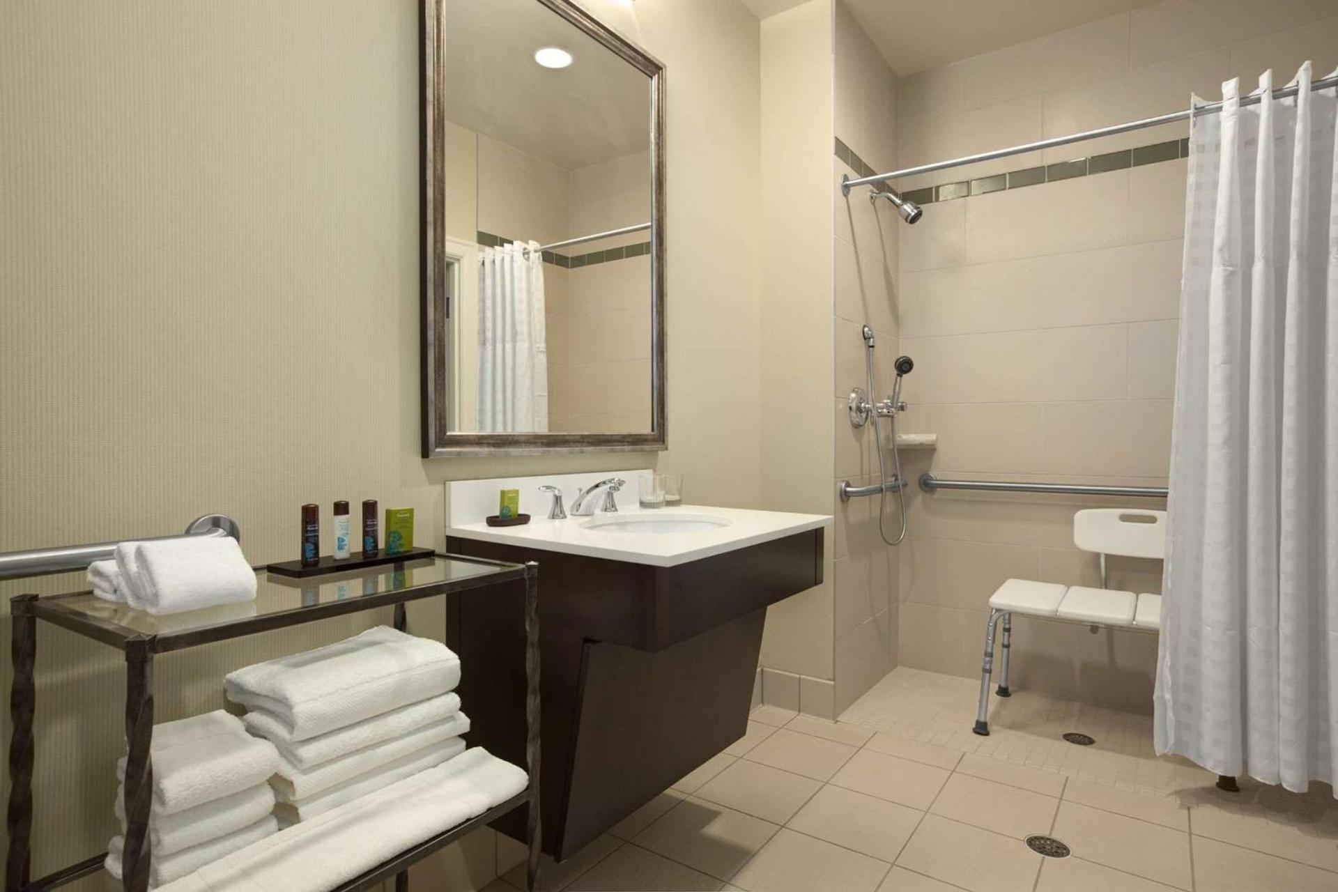 Embassy Suites Saint Louis - Downtown photo 20