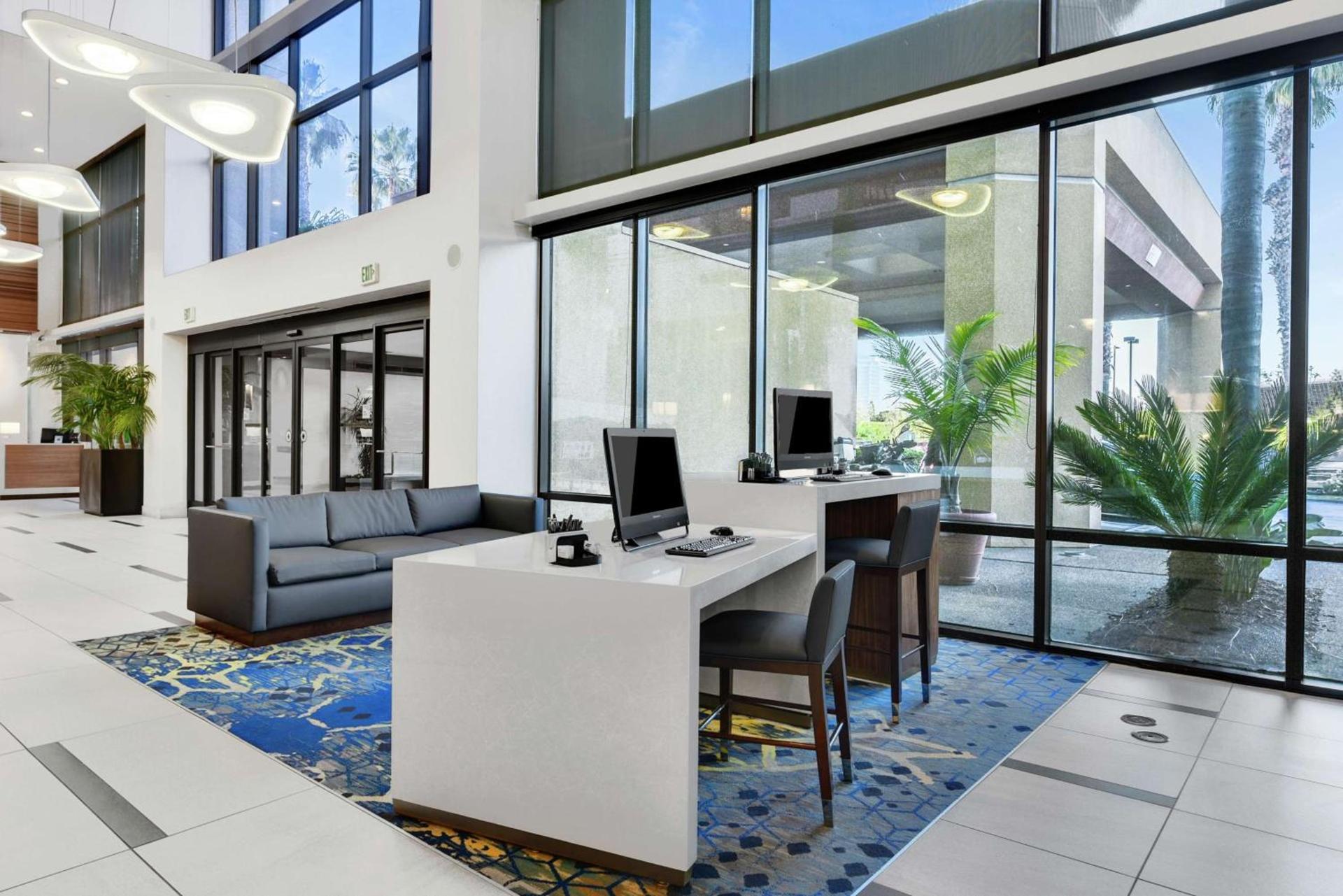 Embassy Suites by Hilton Anaheim-Orange photo 2