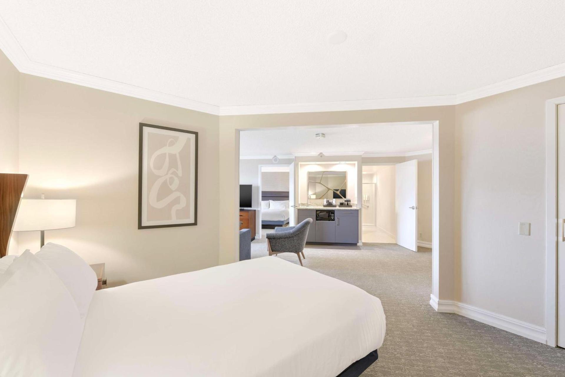 Embassy Suites by Hilton Anaheim-Orange photo 24