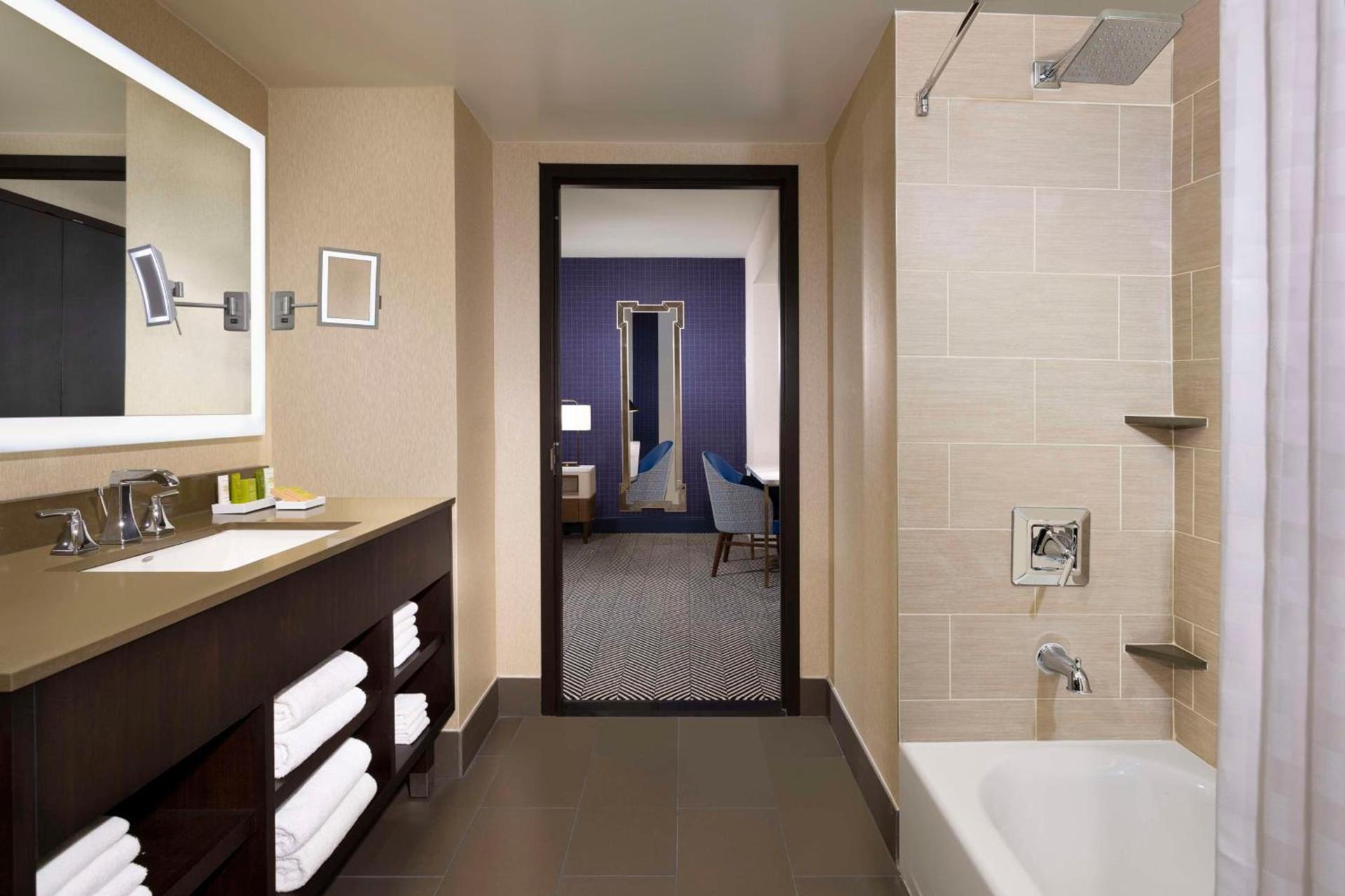 Hilton Austin photo 34