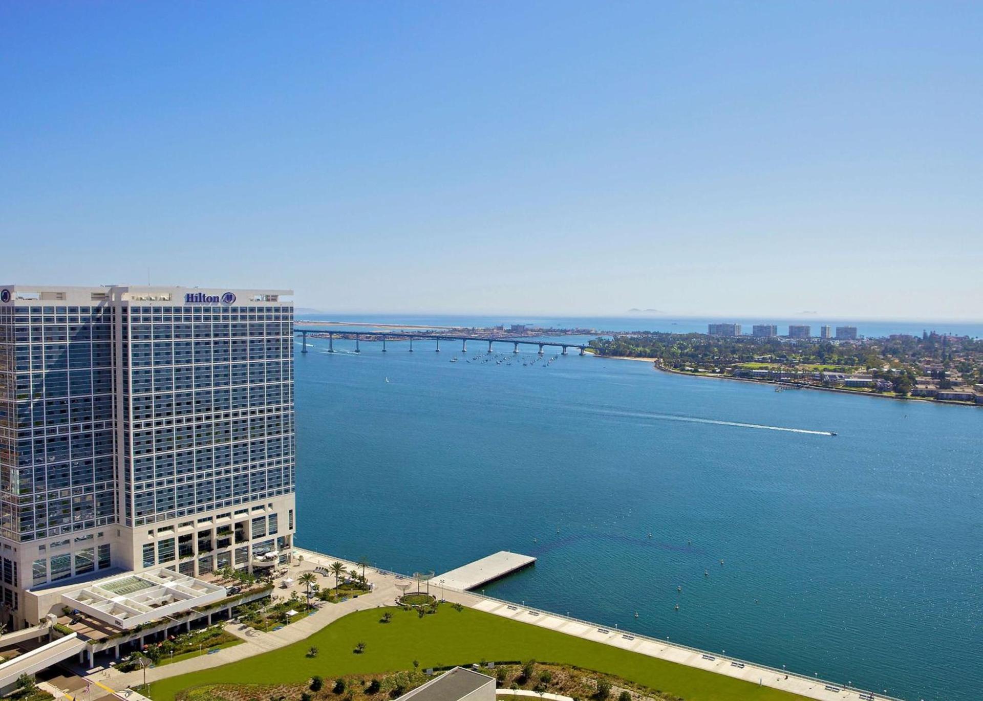 Hilton San Diego Bayfront photo 2