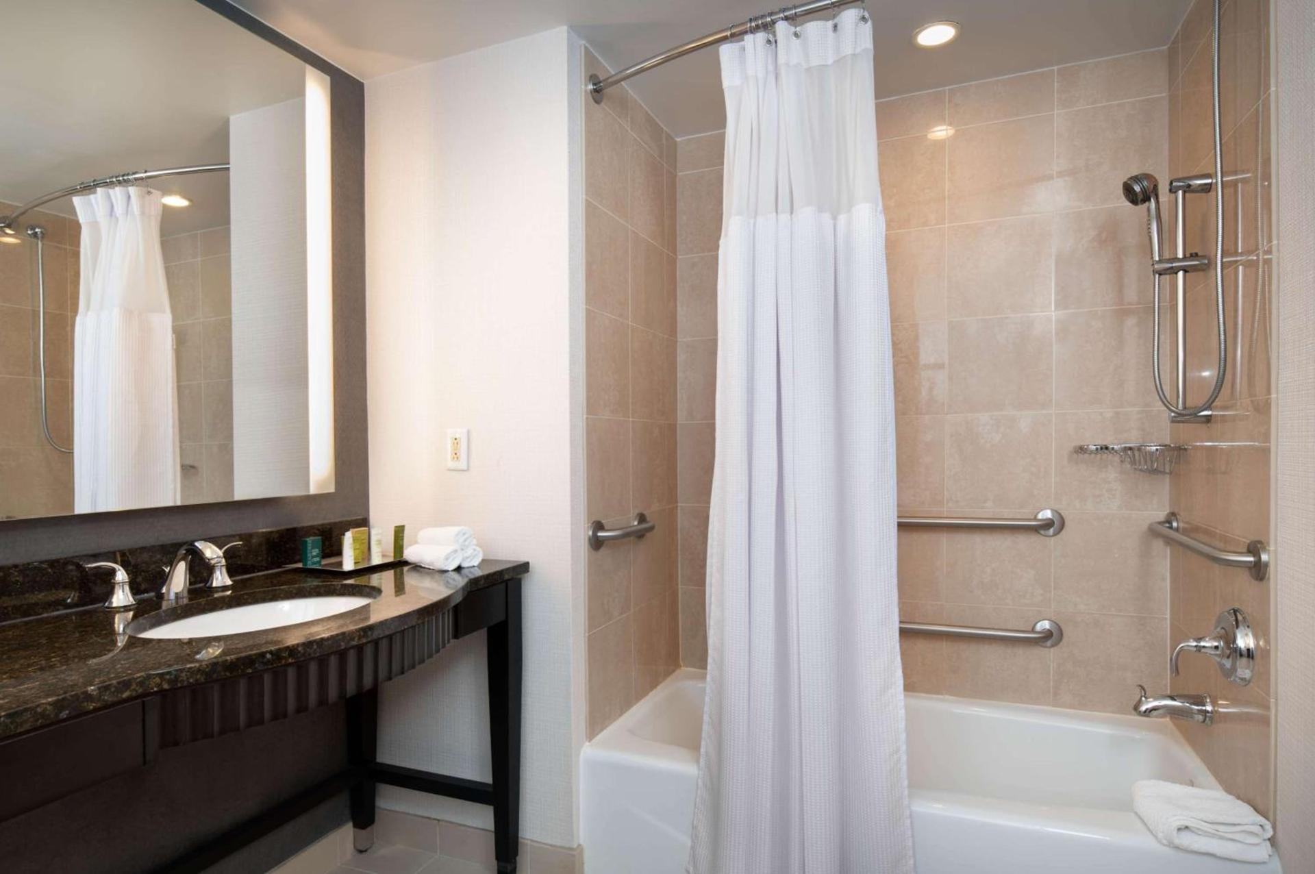 Hilton Baltimore Inner Harbor photo 45