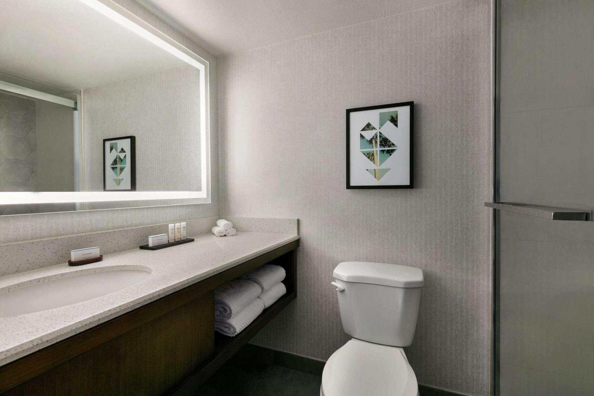 Embassy Suites by Hilton Los Angeles Downey photo 19