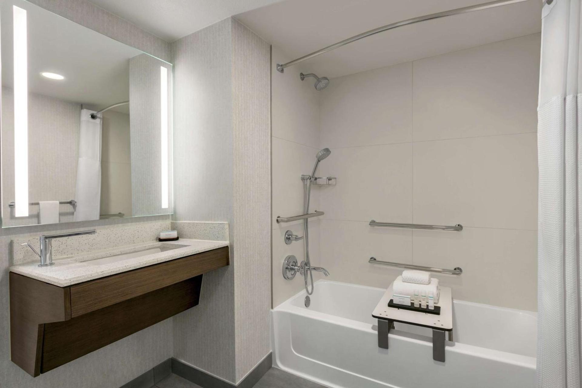 Embassy Suites by Hilton Los Angeles Downey photo 25