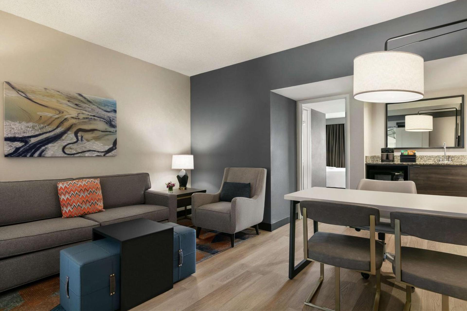 Embassy Suites by Hilton Los Angeles Downey photo 32