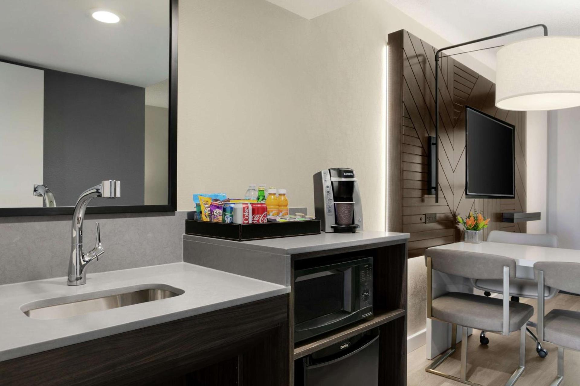 Embassy Suites by Hilton Los Angeles Downey photo 42