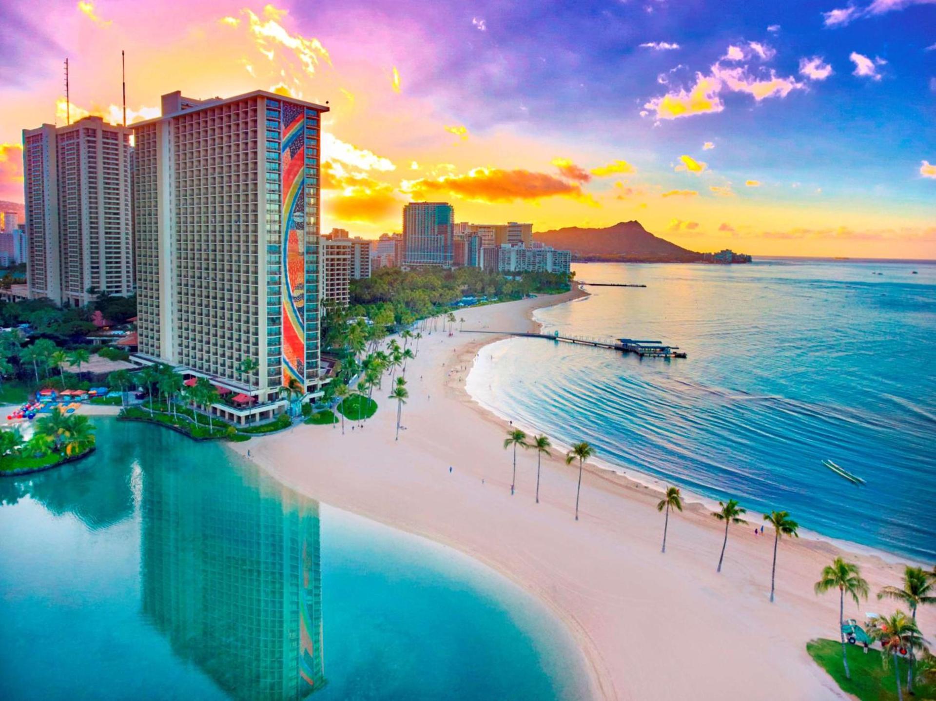 Hilton Hawaiian Village Waikiki Beach Resort photo 2
