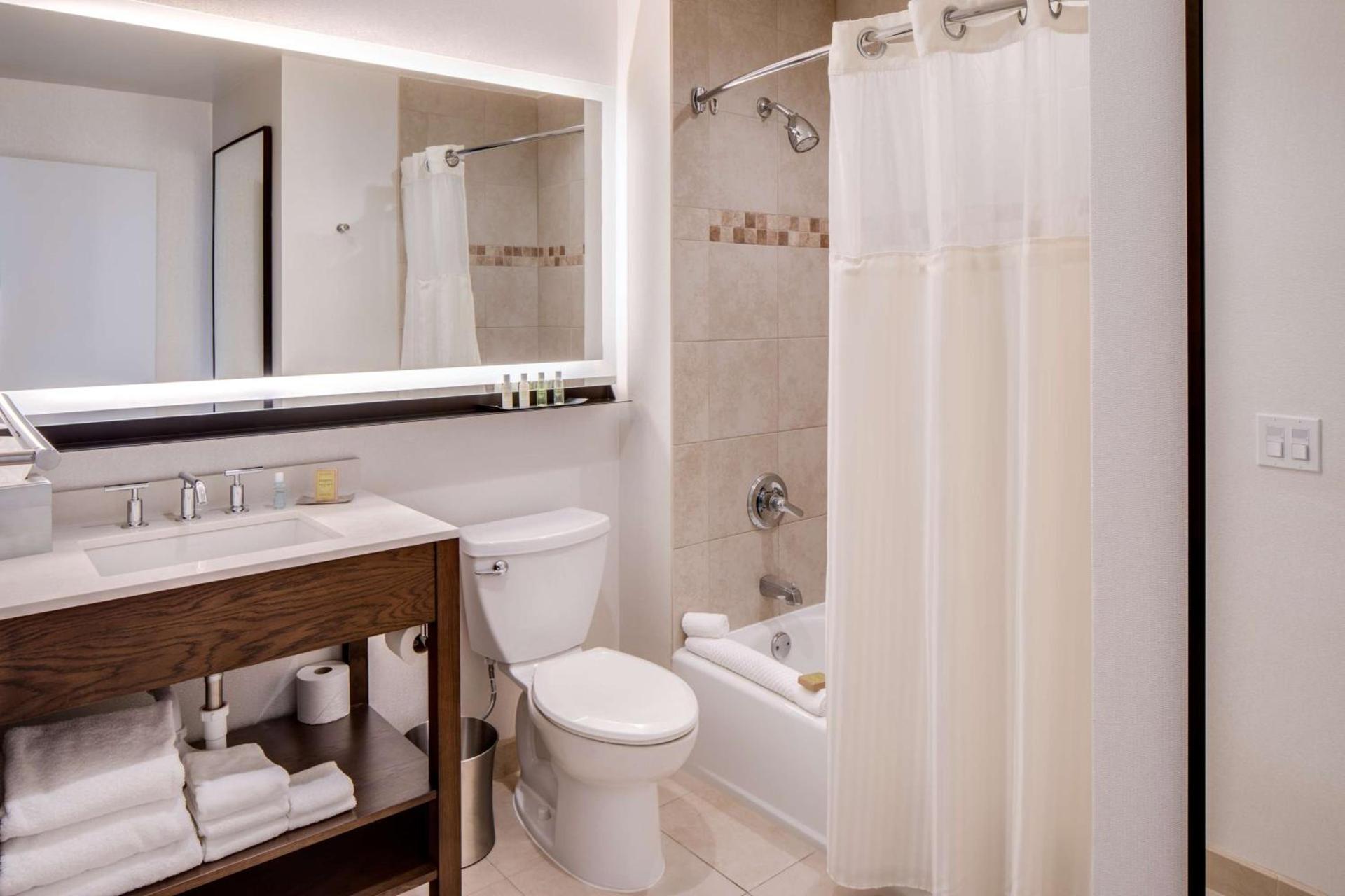 DoubleTree by Hilton Hotel & Suites Jersey City photo 17