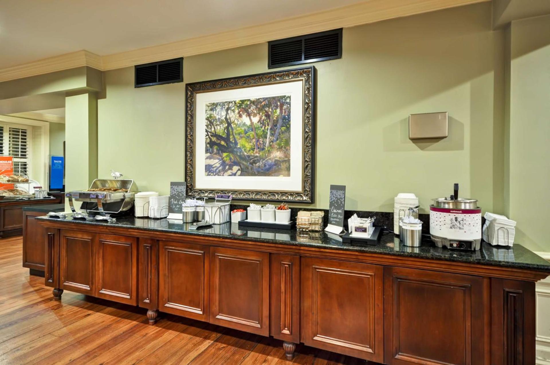 Hampton Inn Charleston-Historic District photo 8