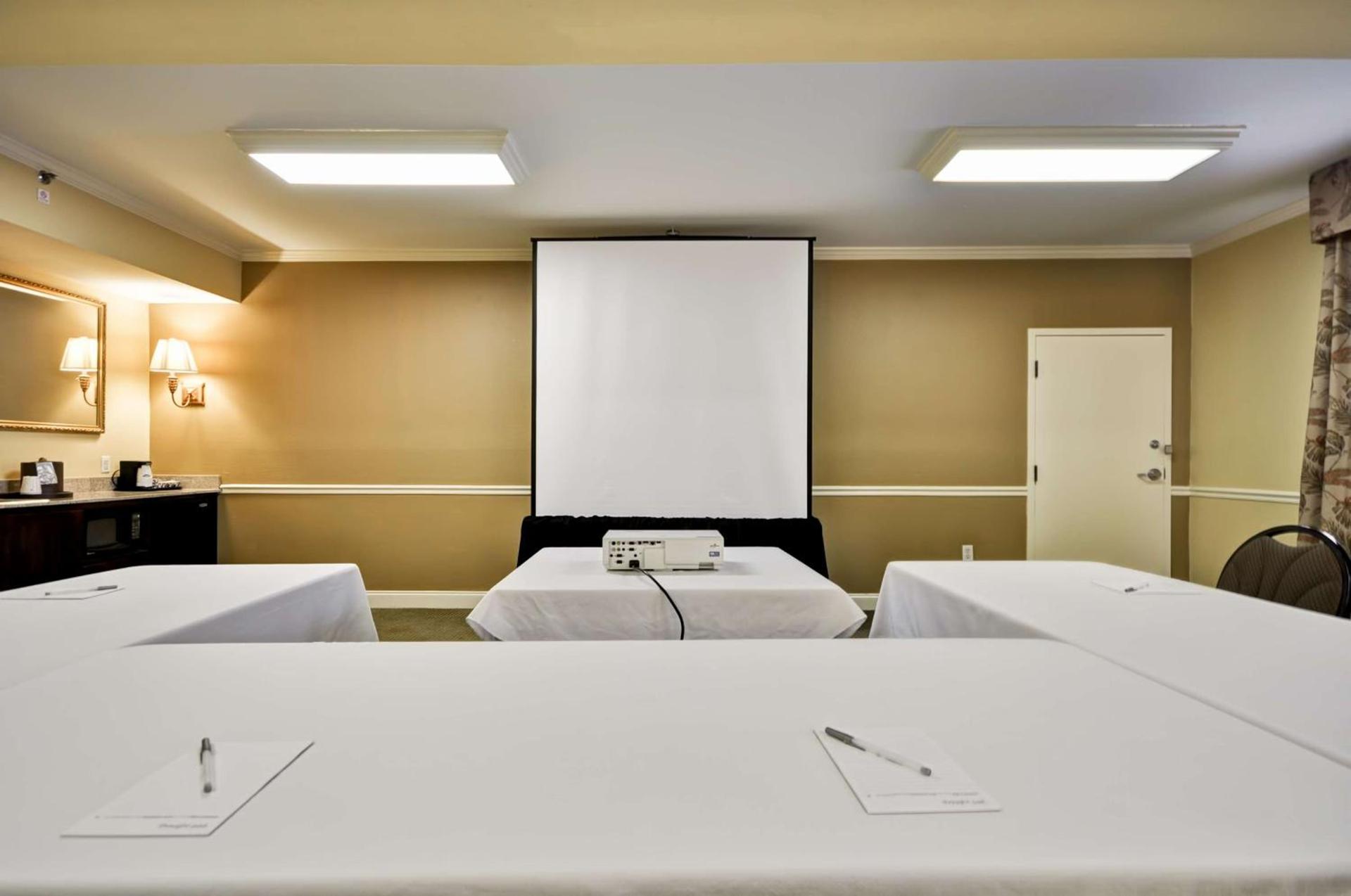 Hampton Inn Charleston-Historic District photo 35
