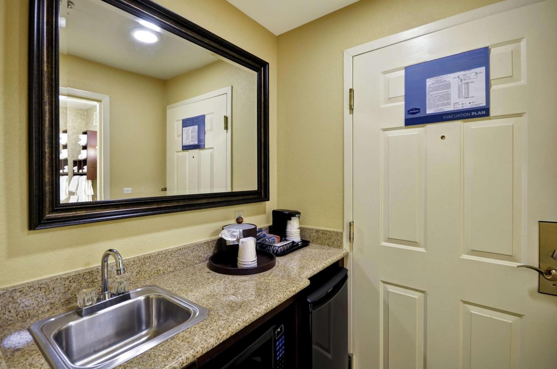 Hampton Inn Charleston-Historic District photo 37