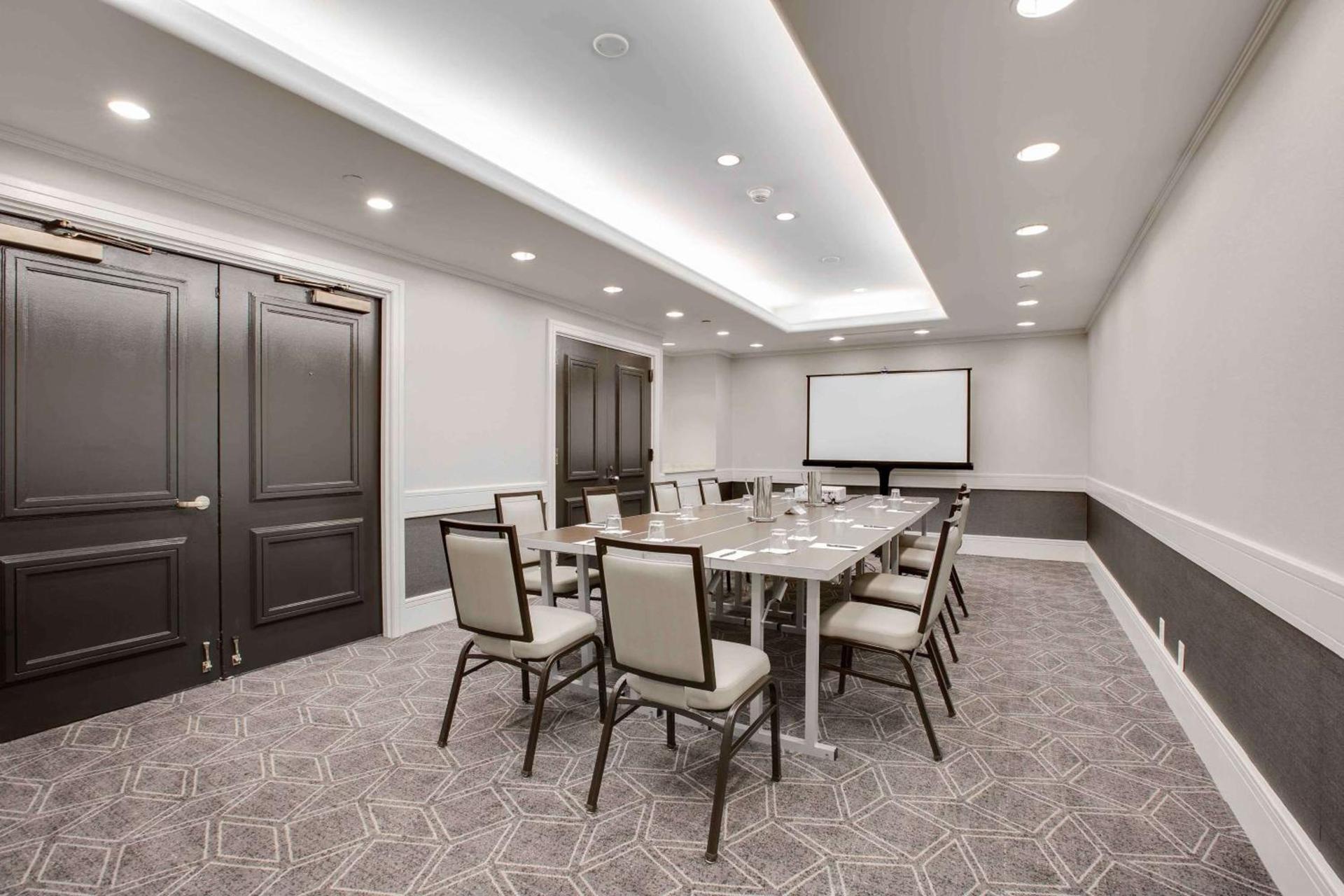 Hilton Newark Airport photo 32