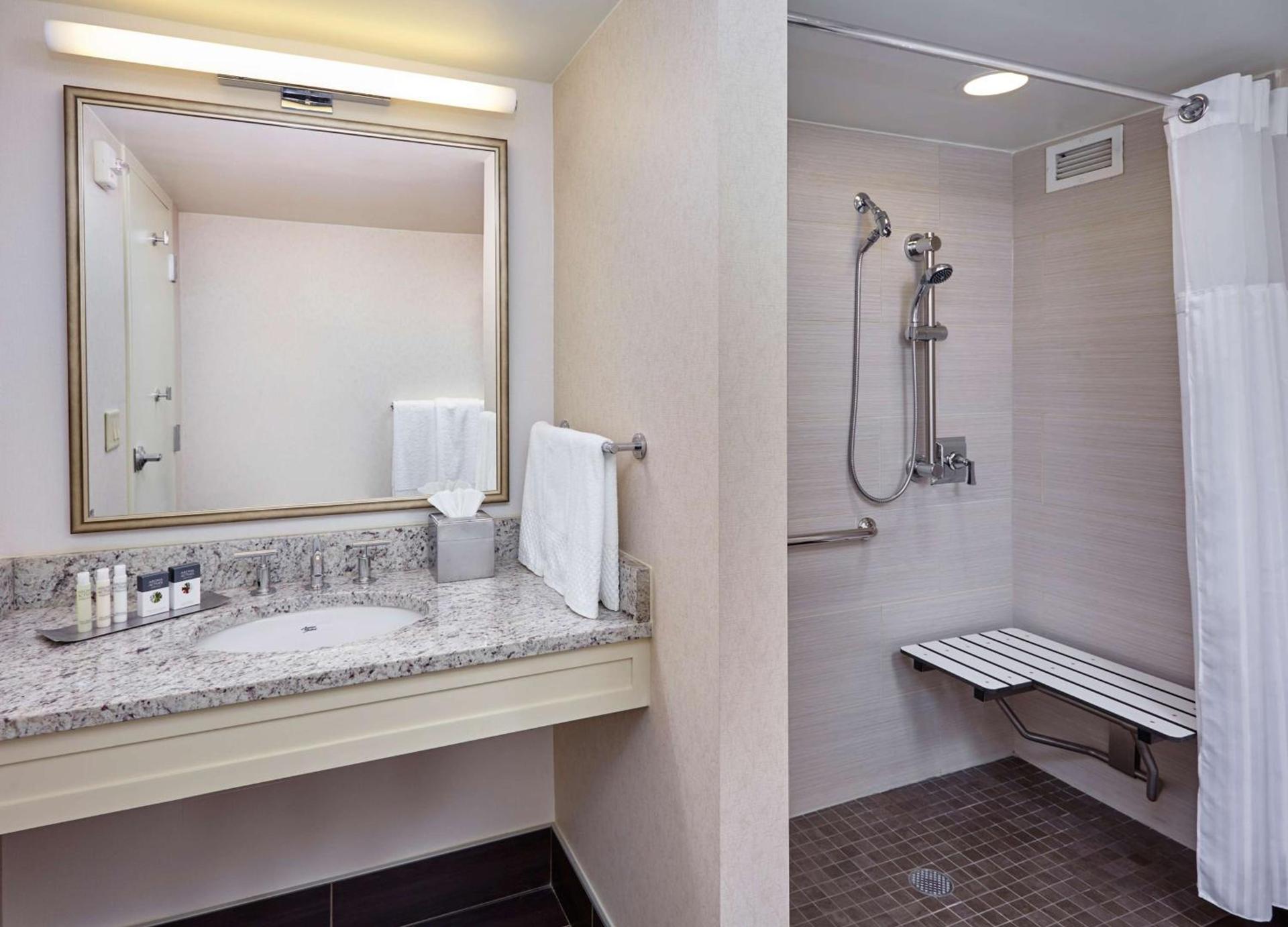 DoubleTree by Hilton Washington DC – Crystal City photo 33
