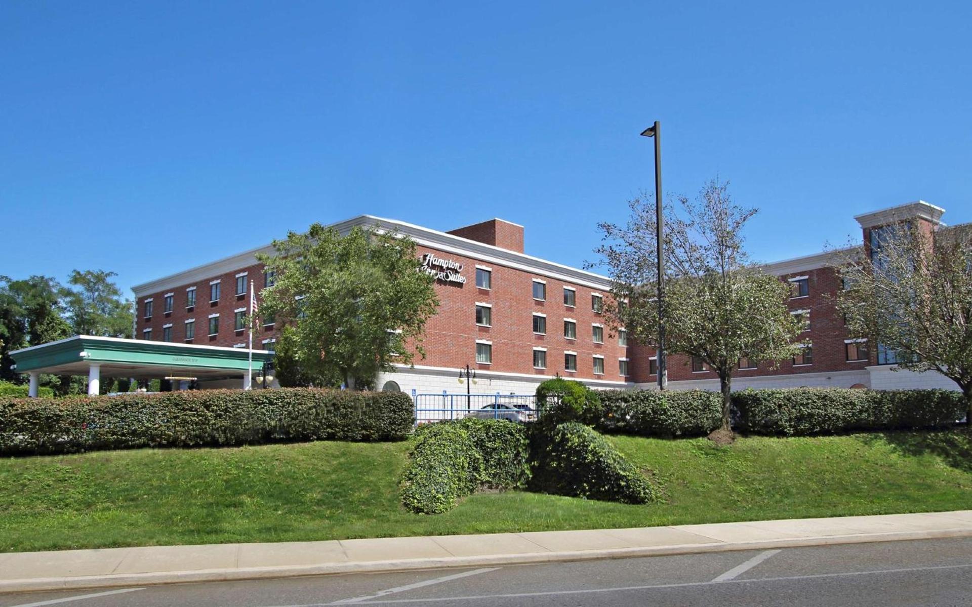Hampton Inn & Suites By Hilton - Rockville Centre photo 3