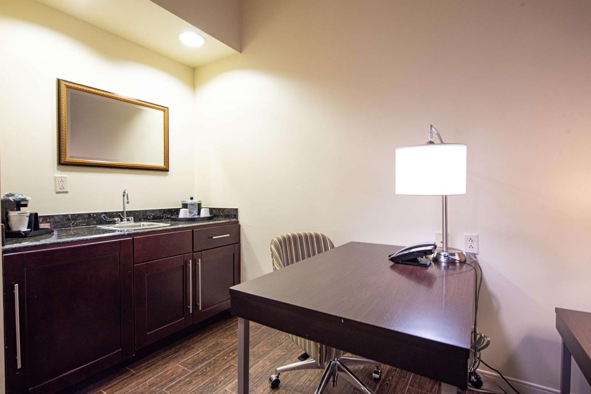 Hampton Inn & Suites By Hilton - Rockville Centre photo 17