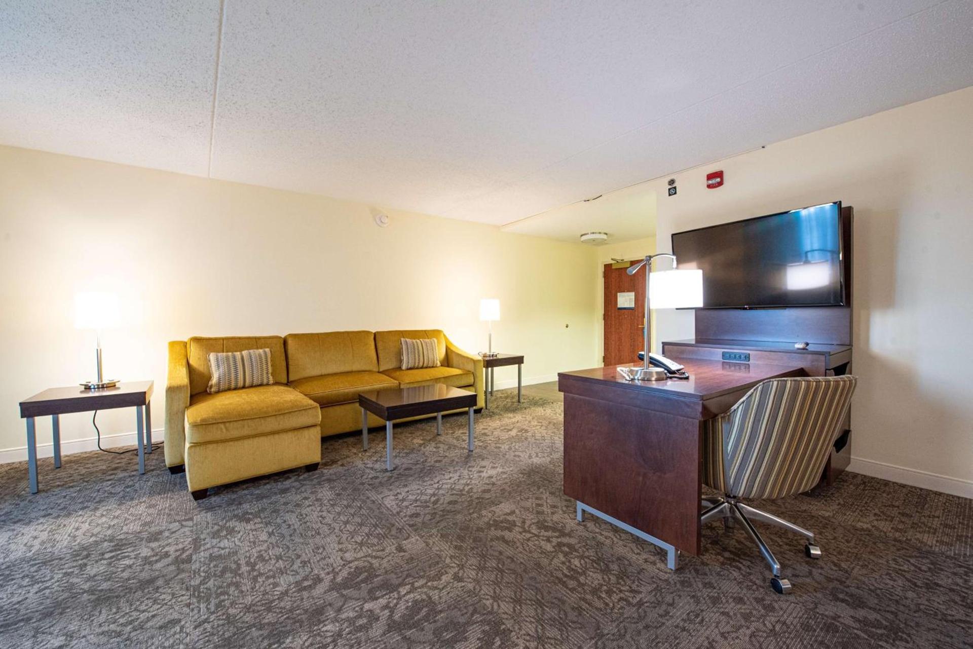 Hampton Inn & Suites By Hilton - Rockville Centre photo 22