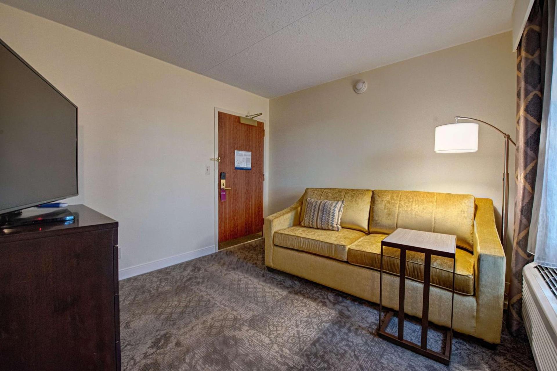 Hampton Inn & Suites By Hilton - Rockville Centre photo 26