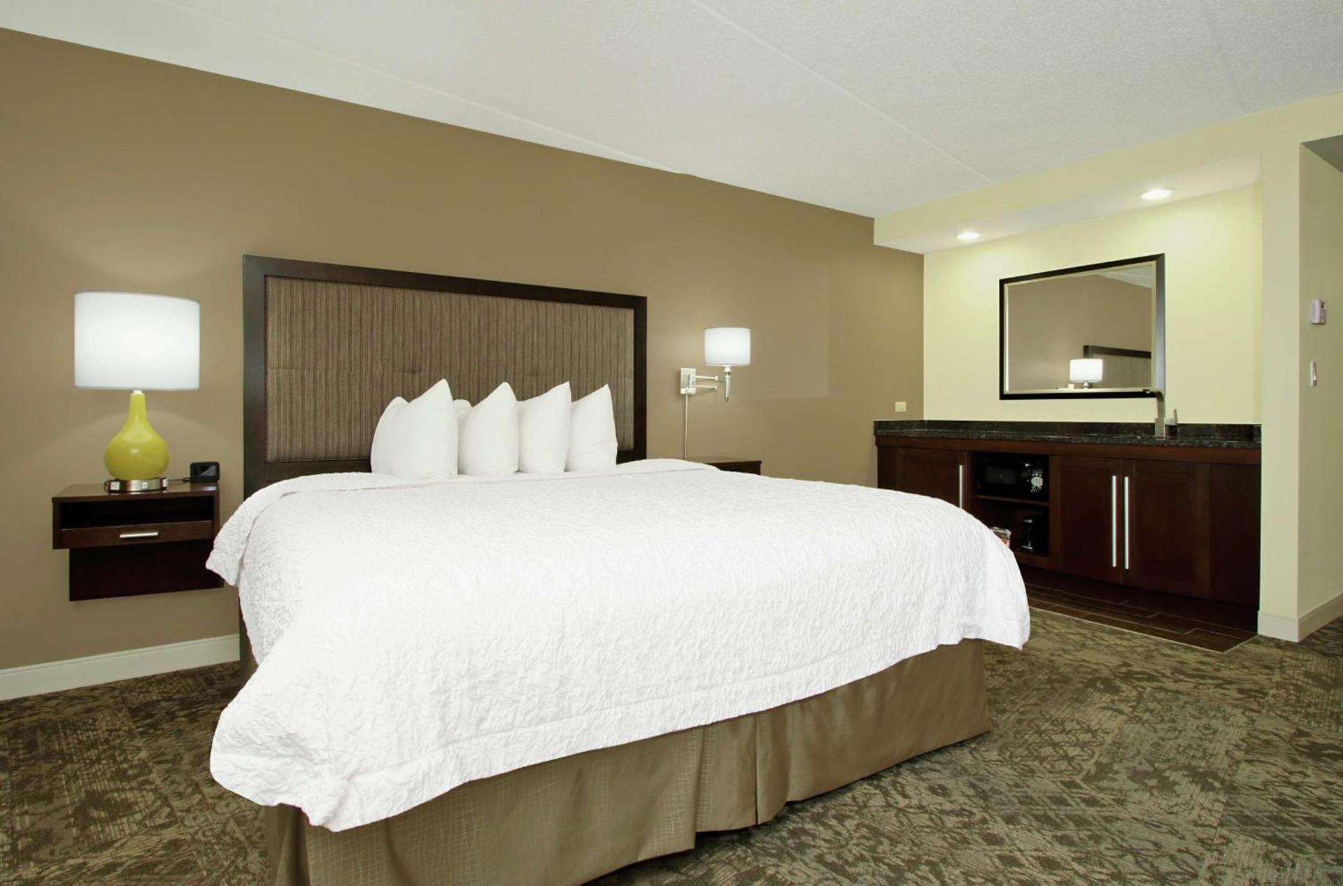 Hampton Inn & Suites By Hilton - Rockville Centre photo 41
