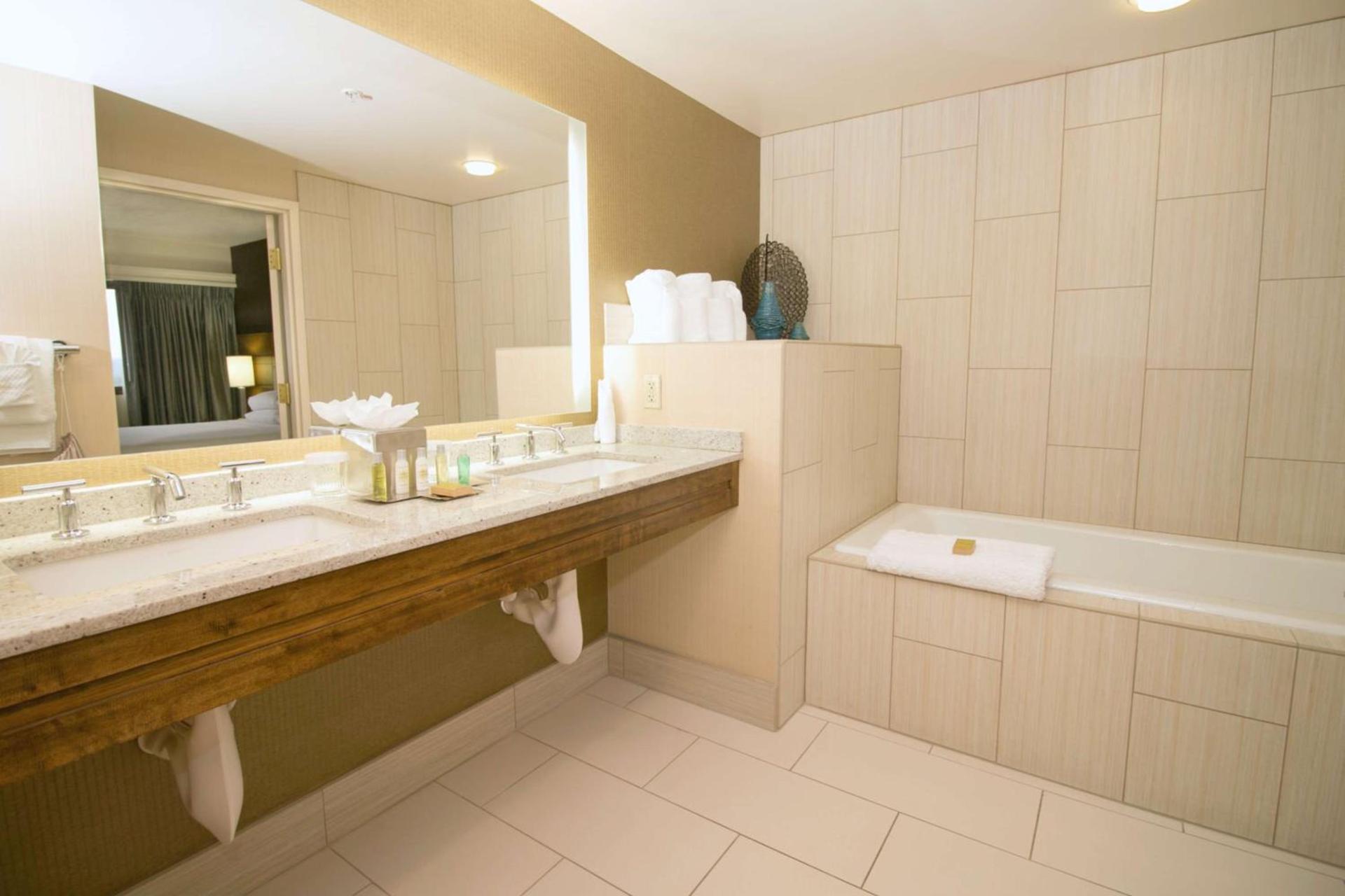 DoubleTree by Hilton Spokane City Center photo 34
