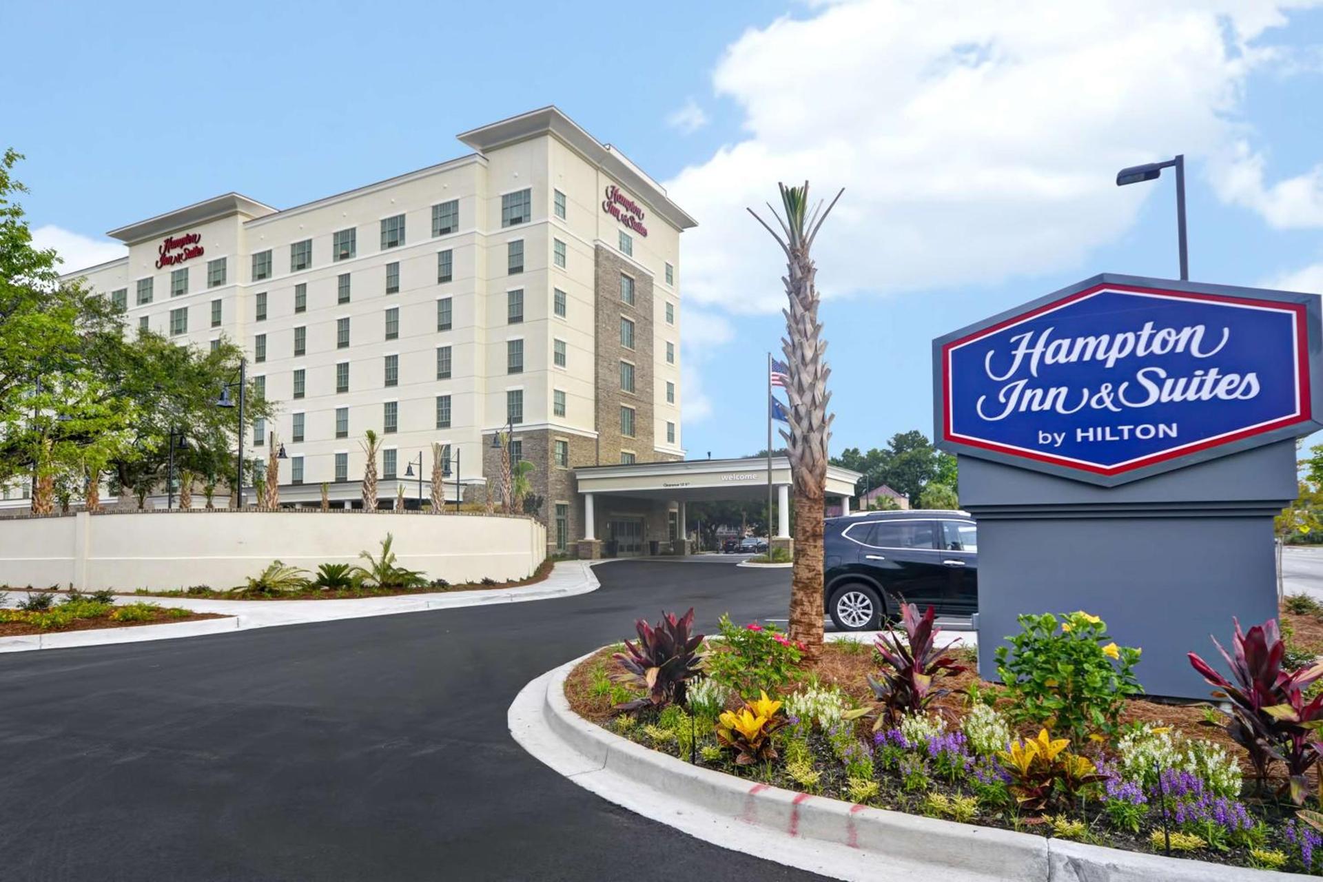 Hampton Inn & Suites Charleston Airport — hotel in Charleston, SC