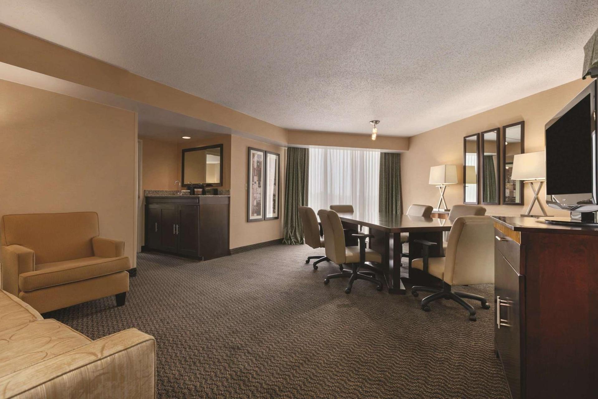 Embassy Suites Birmingham photo 18