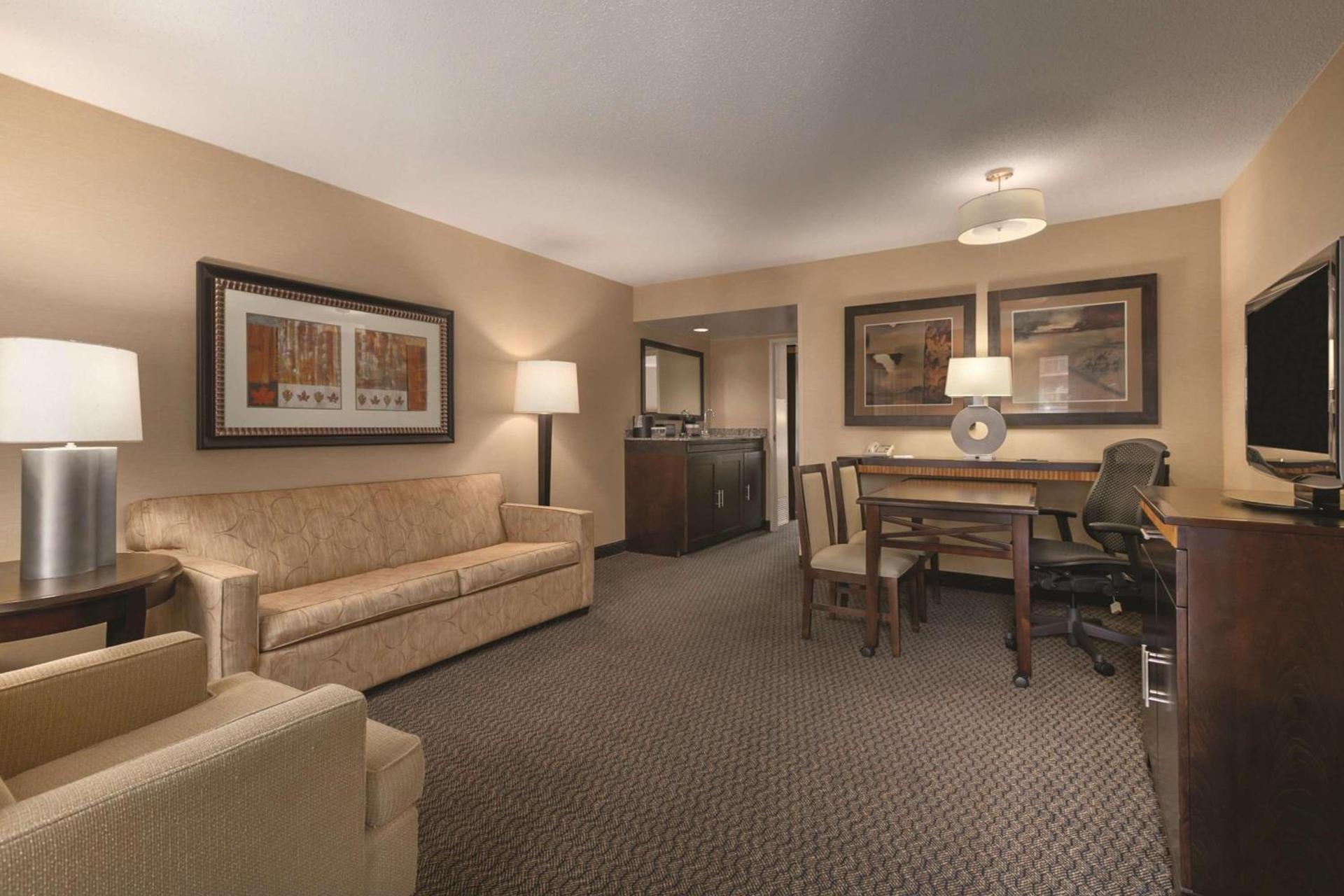 Embassy Suites Birmingham photo 21