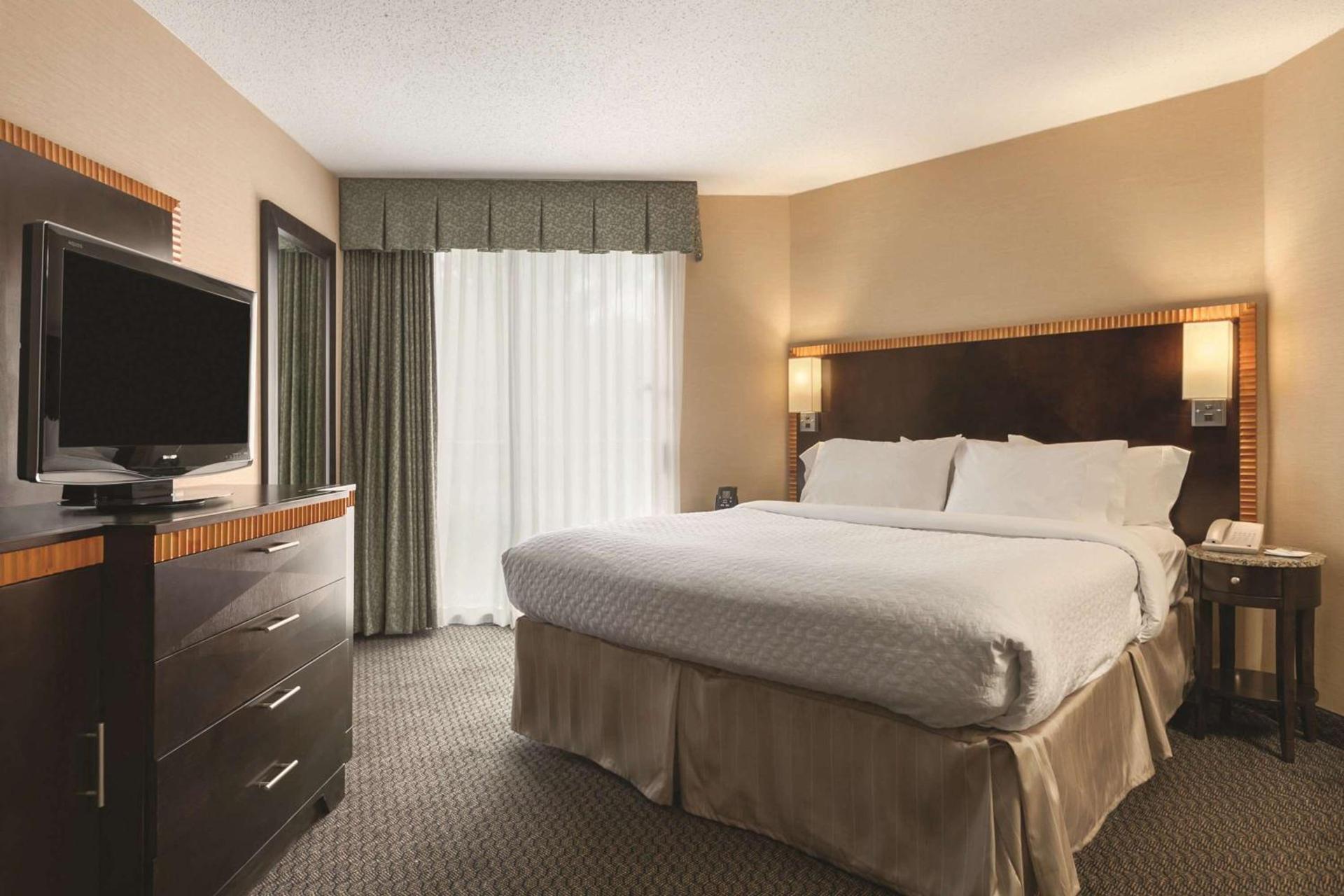 Embassy Suites Birmingham photo 25