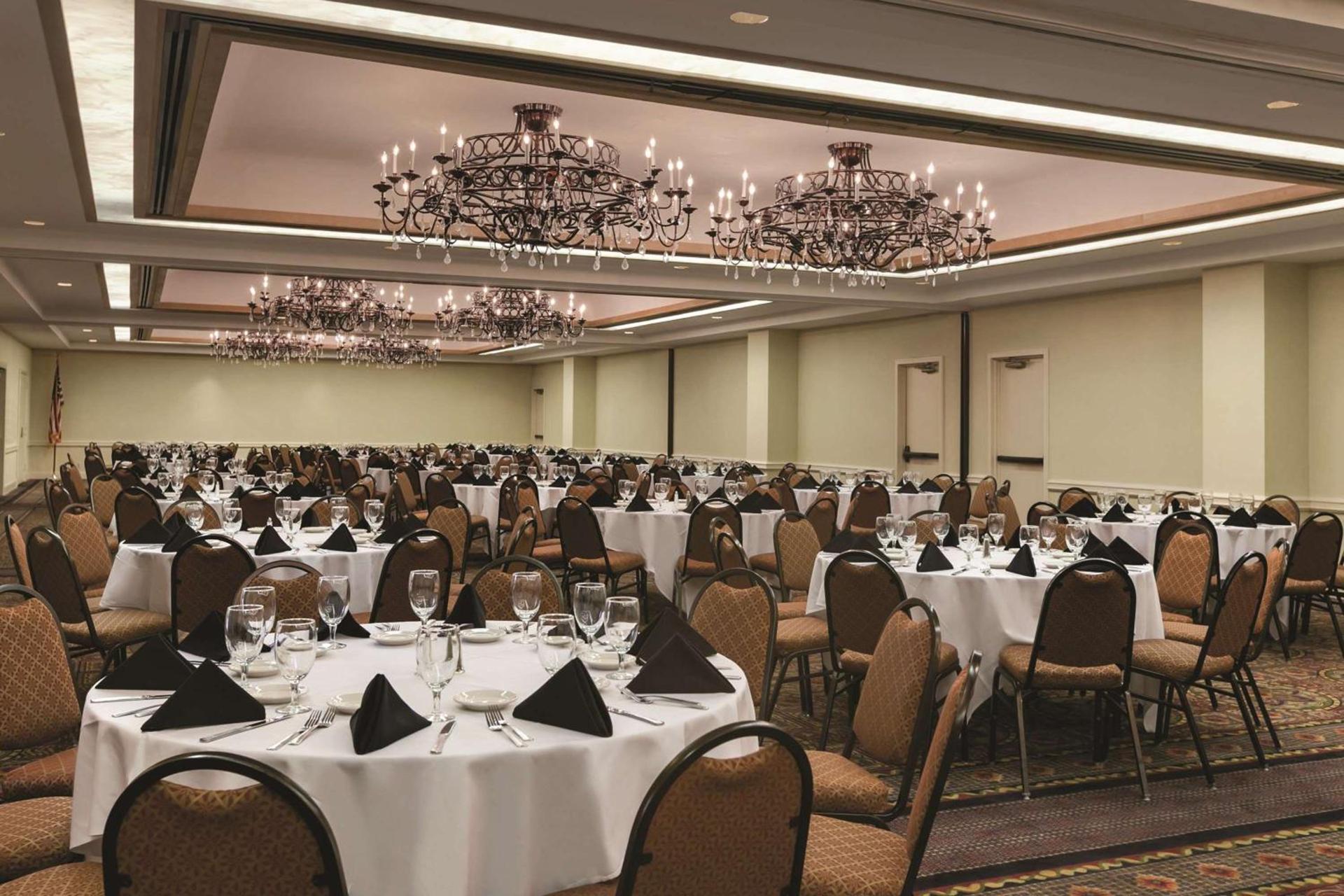 Embassy Suites Birmingham photo 28