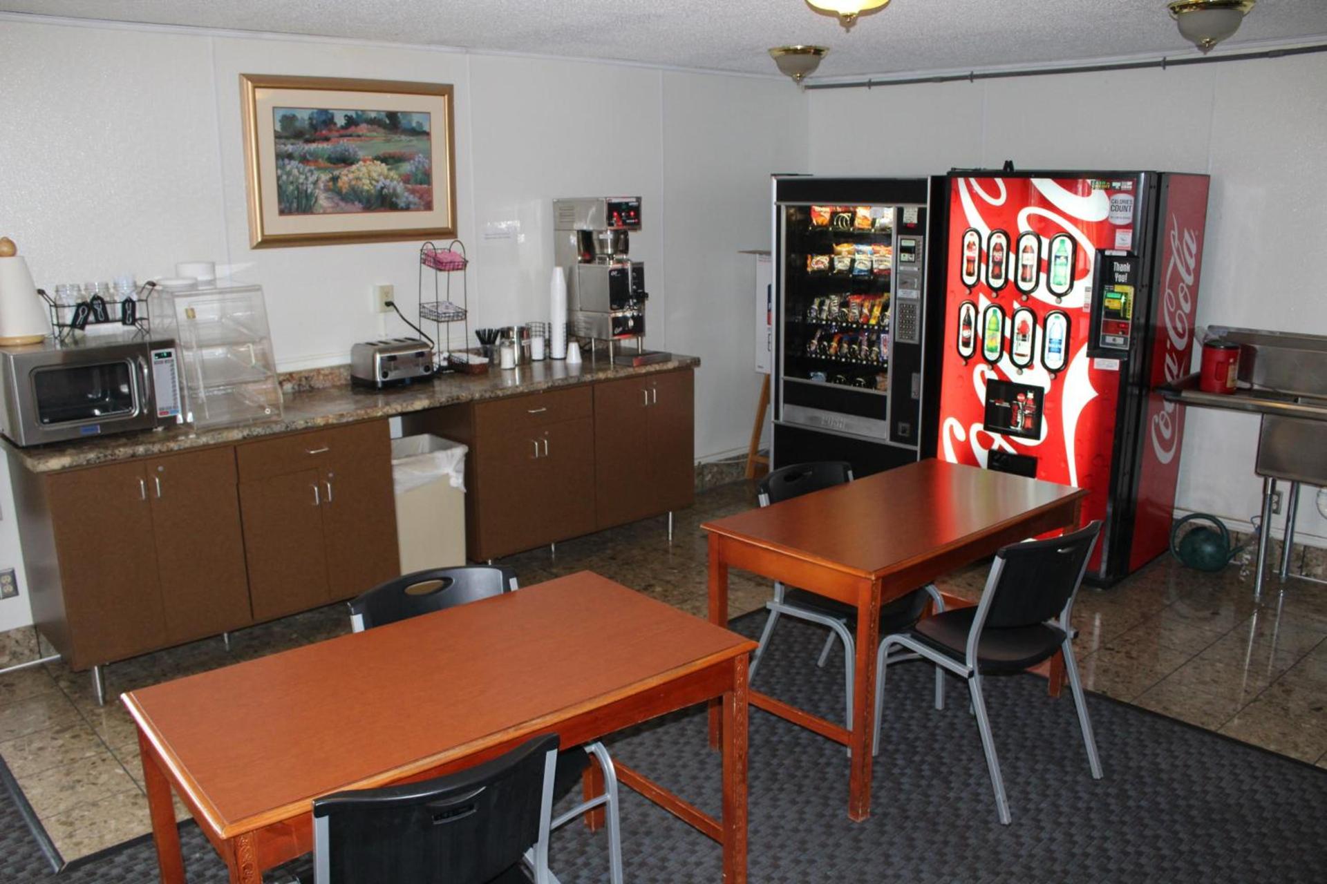 East Grand Inn Grand Forks ND I 29 photo 25
