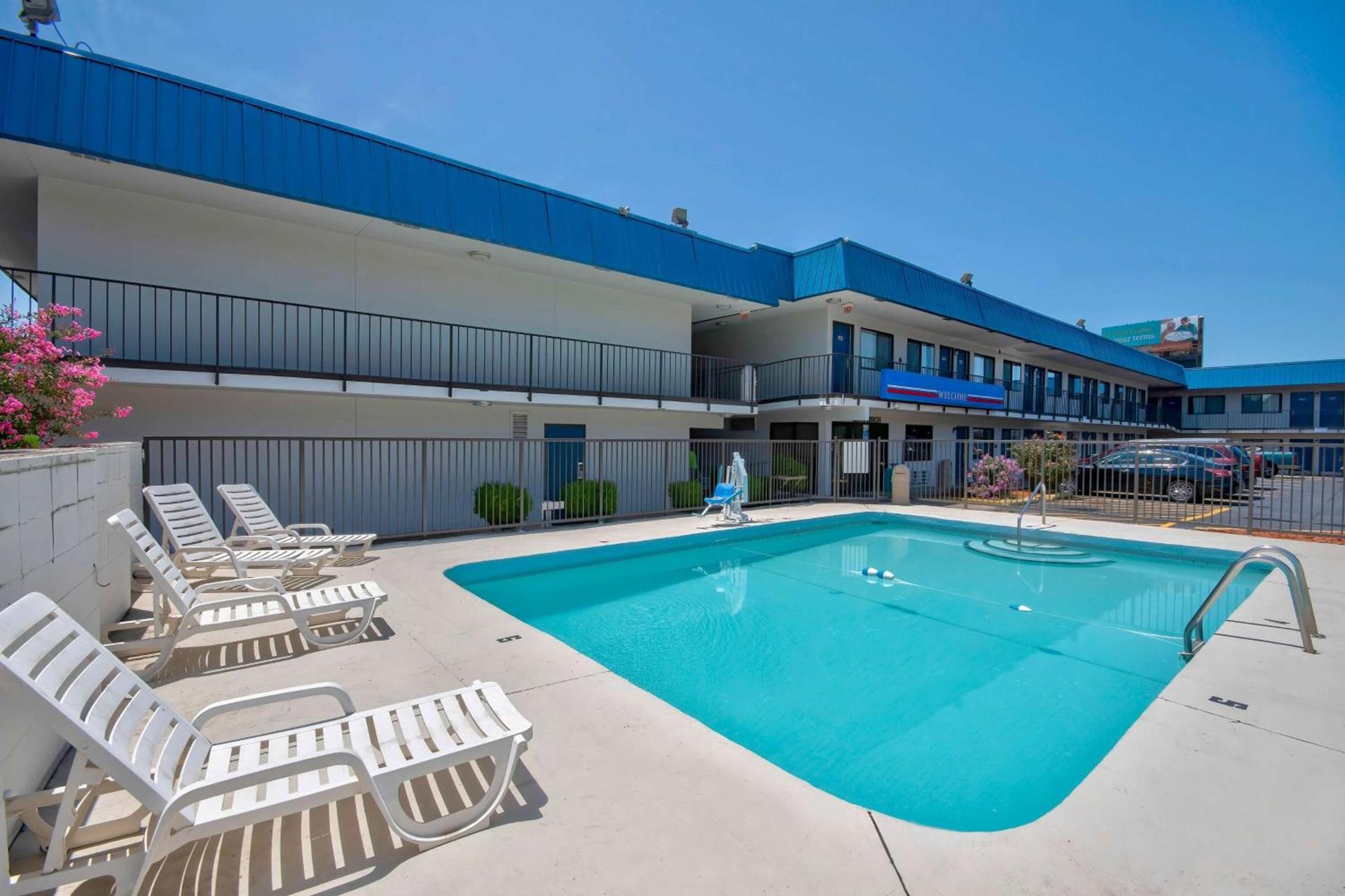 Motel 6-Russellville, AR photo 2